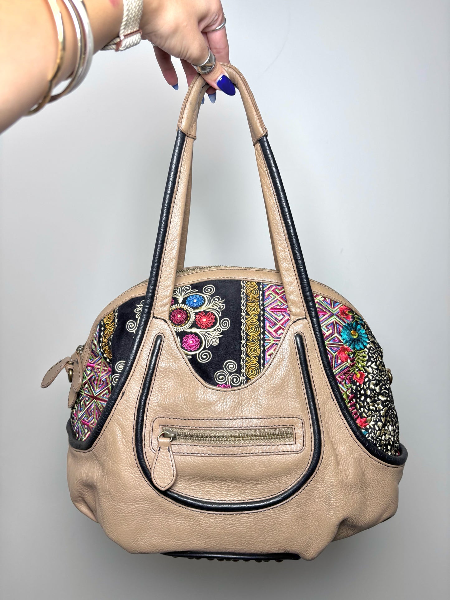 Leather Isabella Fiore Embroidered Pre-owned Multi-Color Medium Purse