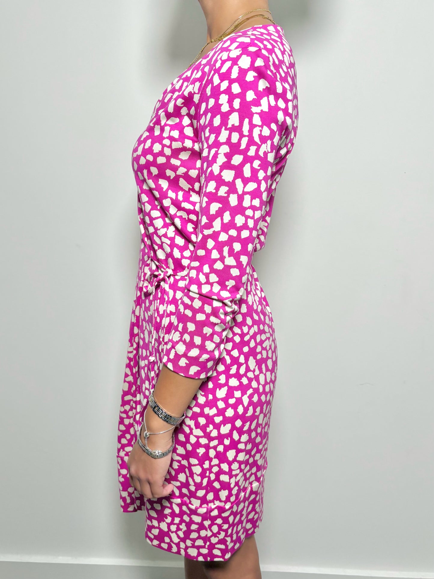 Women Size 8 Diane Von Furstenberg Pink, White Abstract Dots Pure Silk Dress