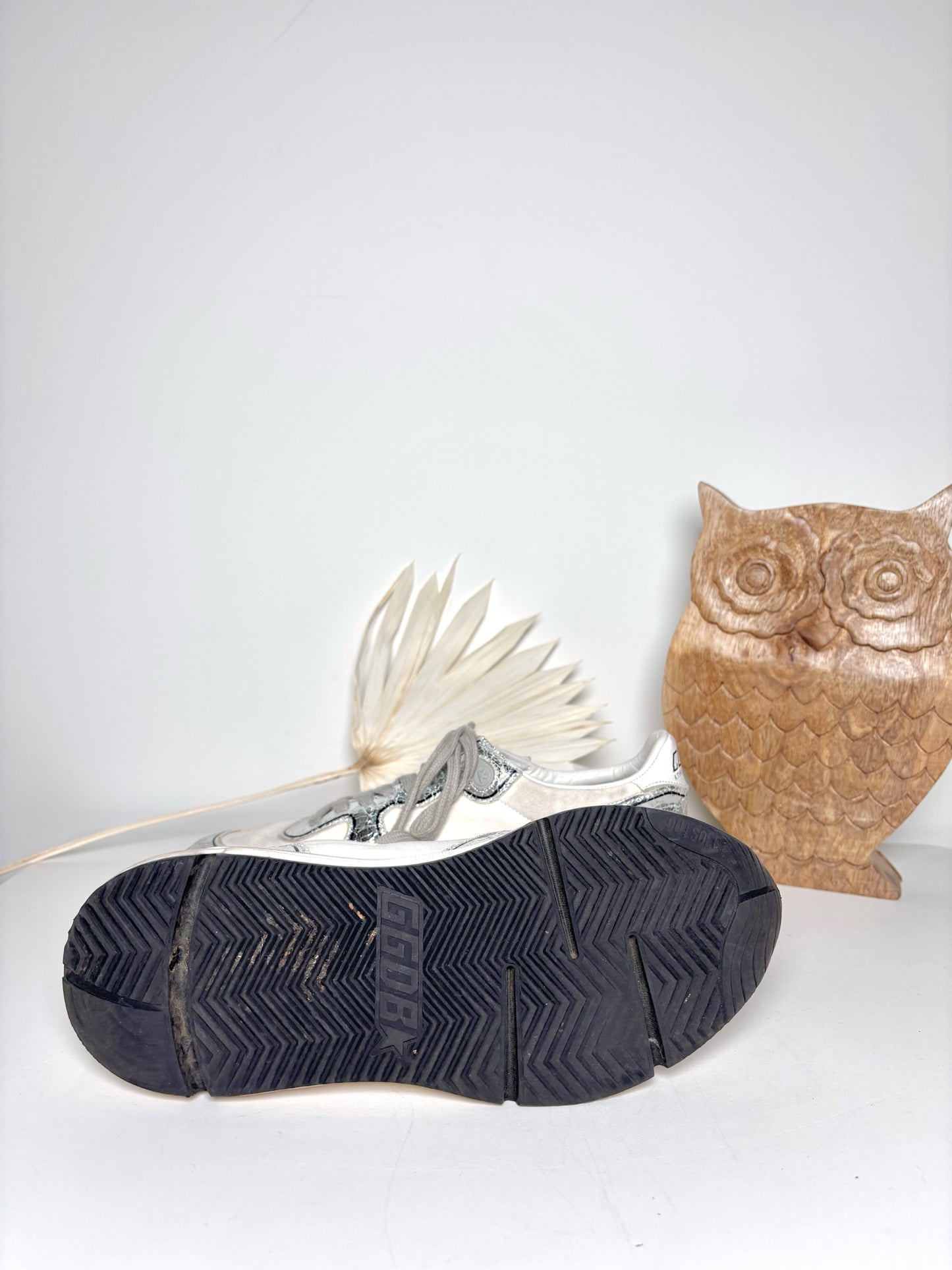 W Shoe Size 38 (7.5) Golden Goose White, Metallic Silver Star Running Shoes