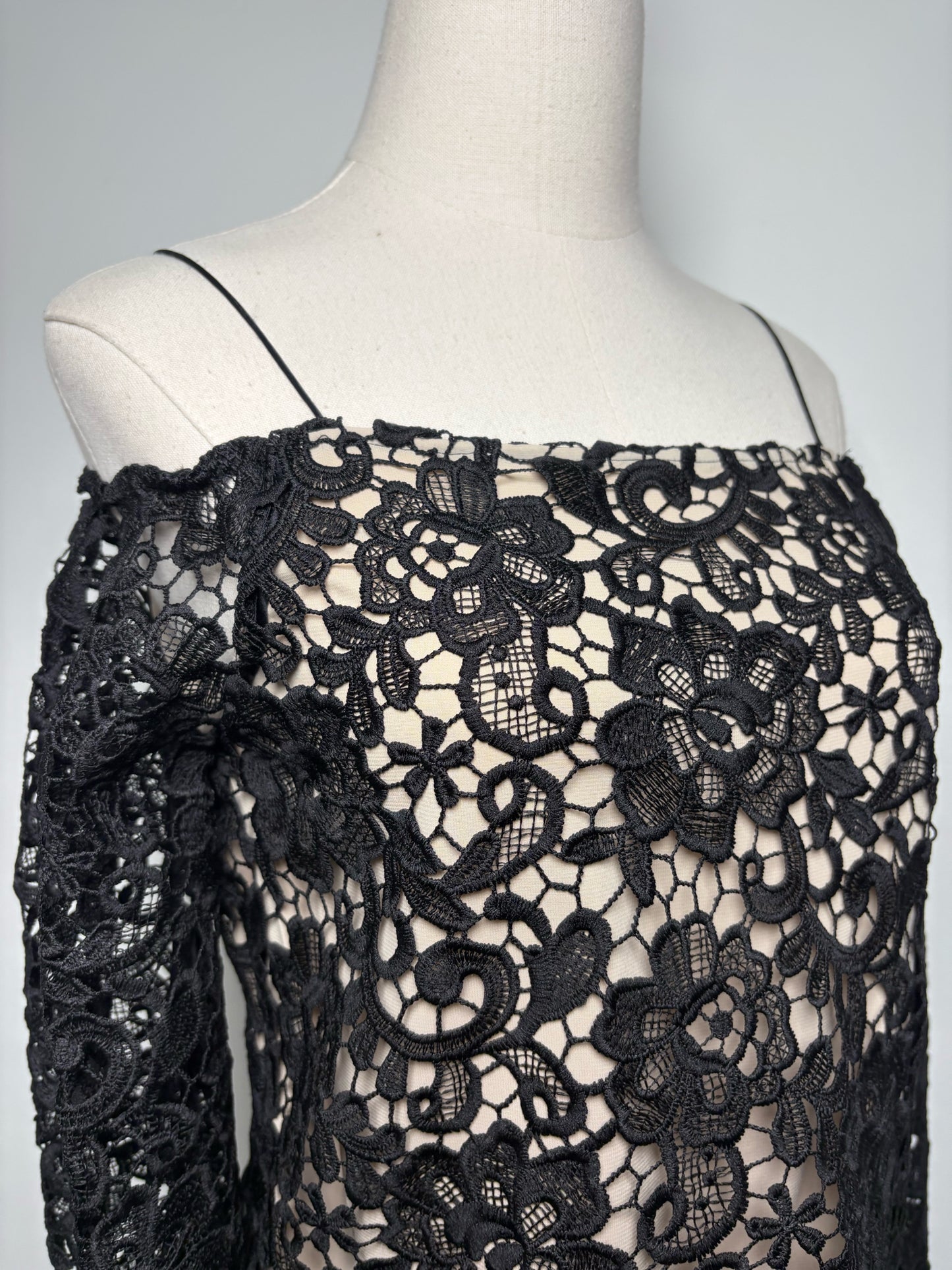 Women Size XS Alice + Olivia Black Eyelet Polyester Blouse