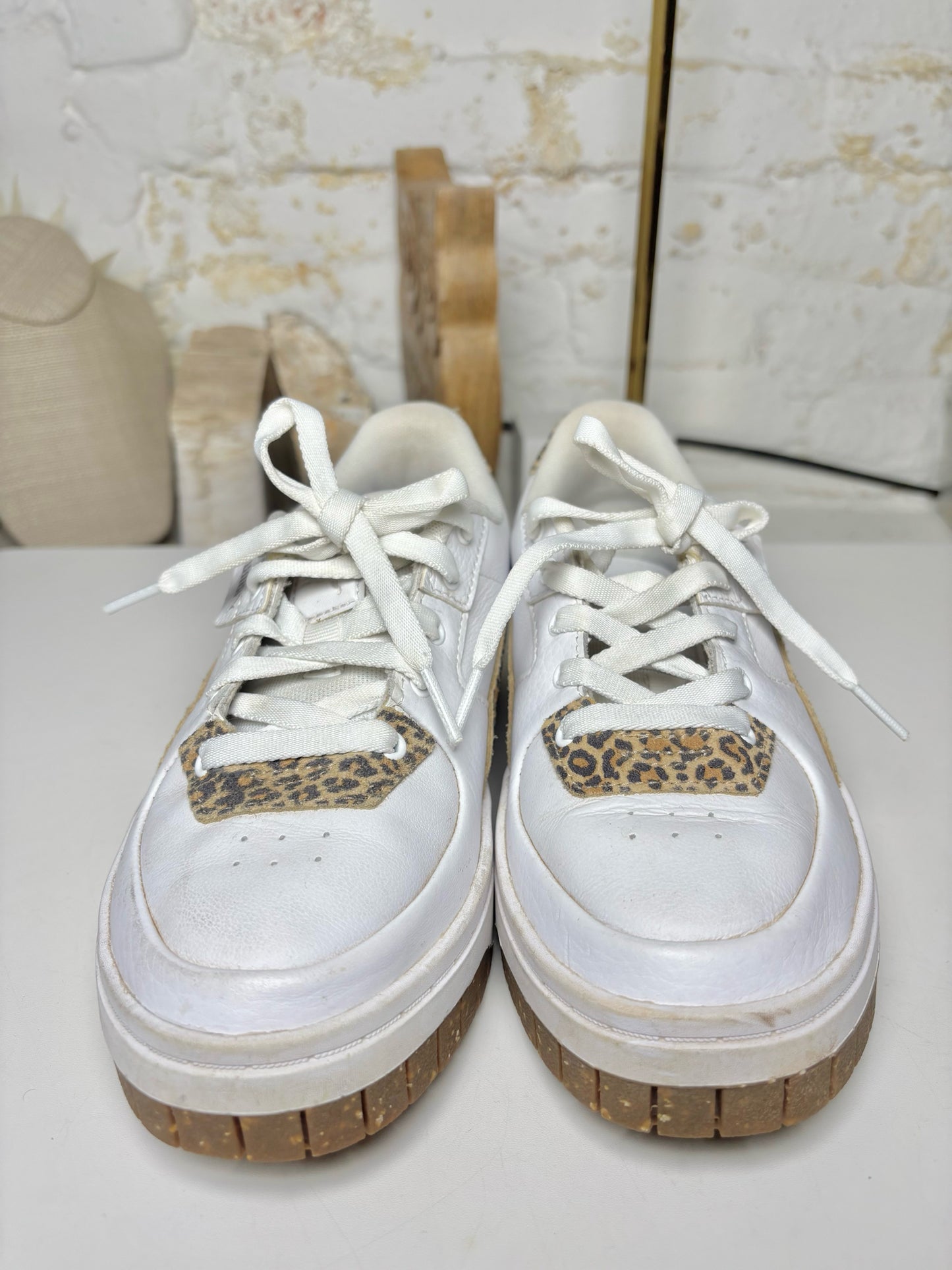 W Shoe Size 7 Puma White Leather Cowhide Sneakers