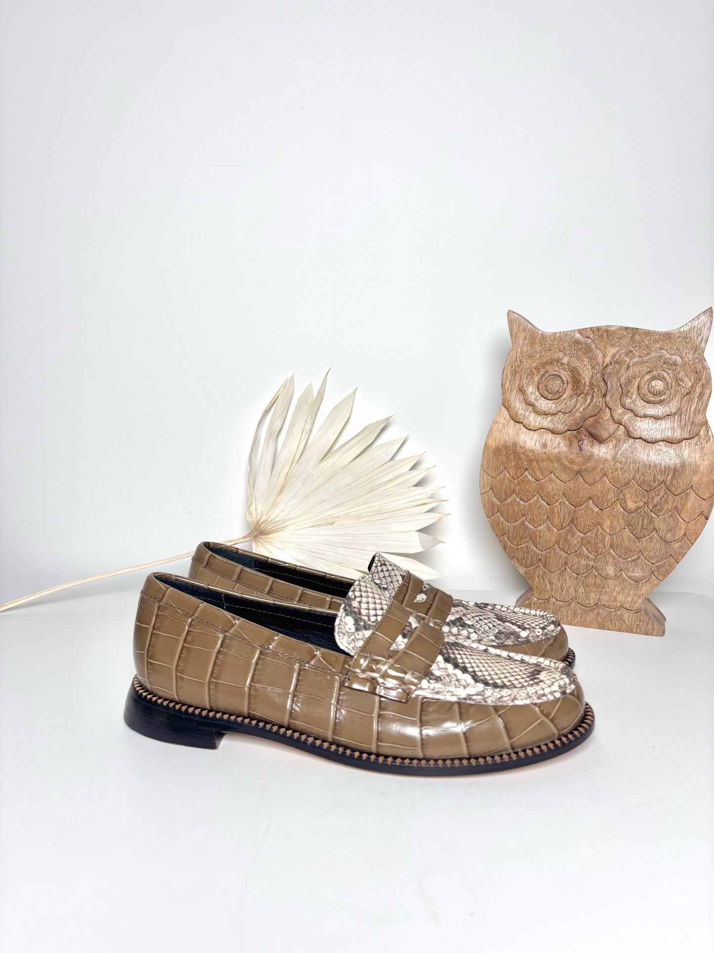 W Shoe Size 8 Freda Salvador Olive Green, Snakeskin Print Leather NWOT Loafers