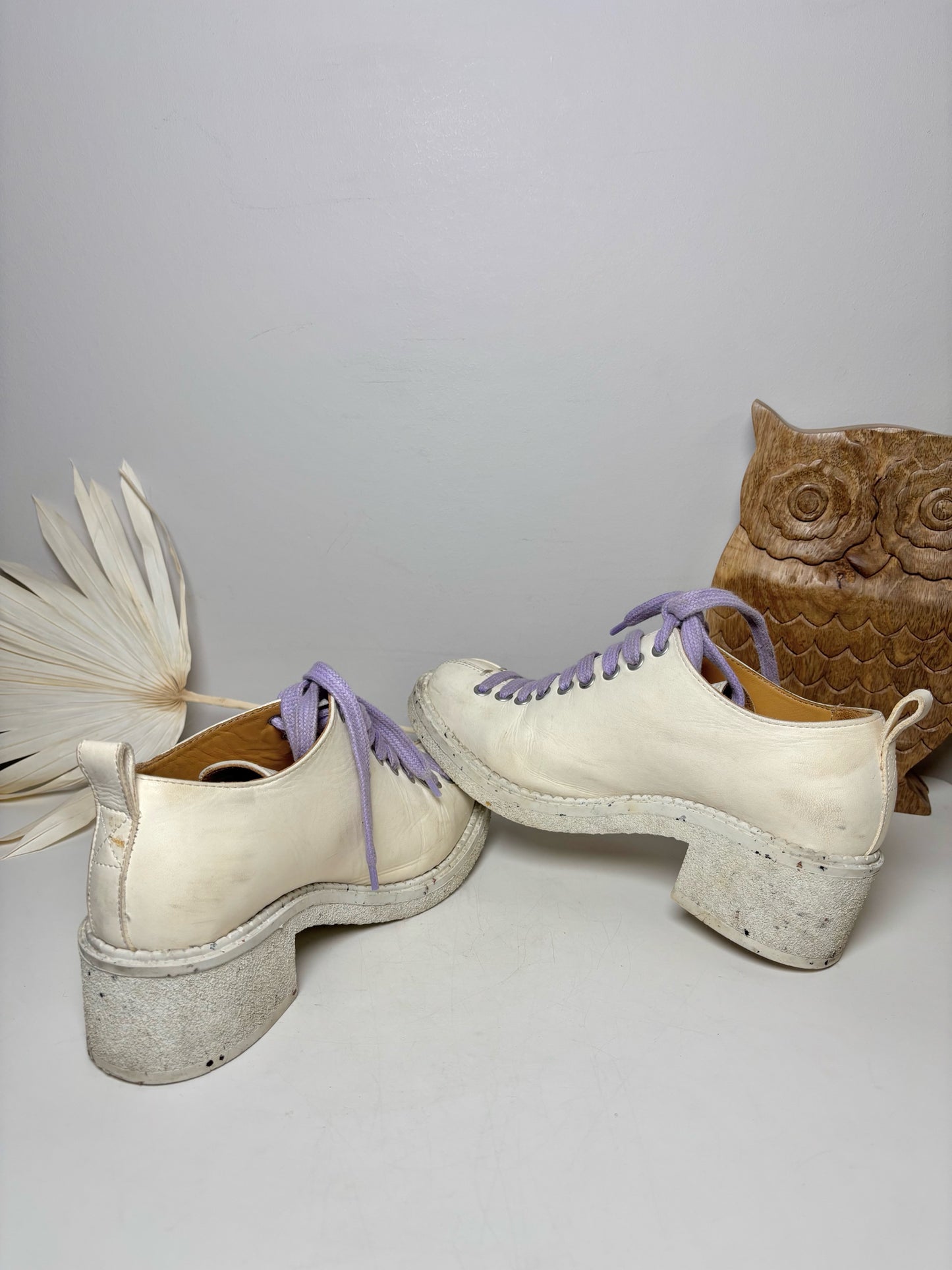 W Shoe Size 8.5 John Fluevog Cream Leather Cowhide Lace-ups
