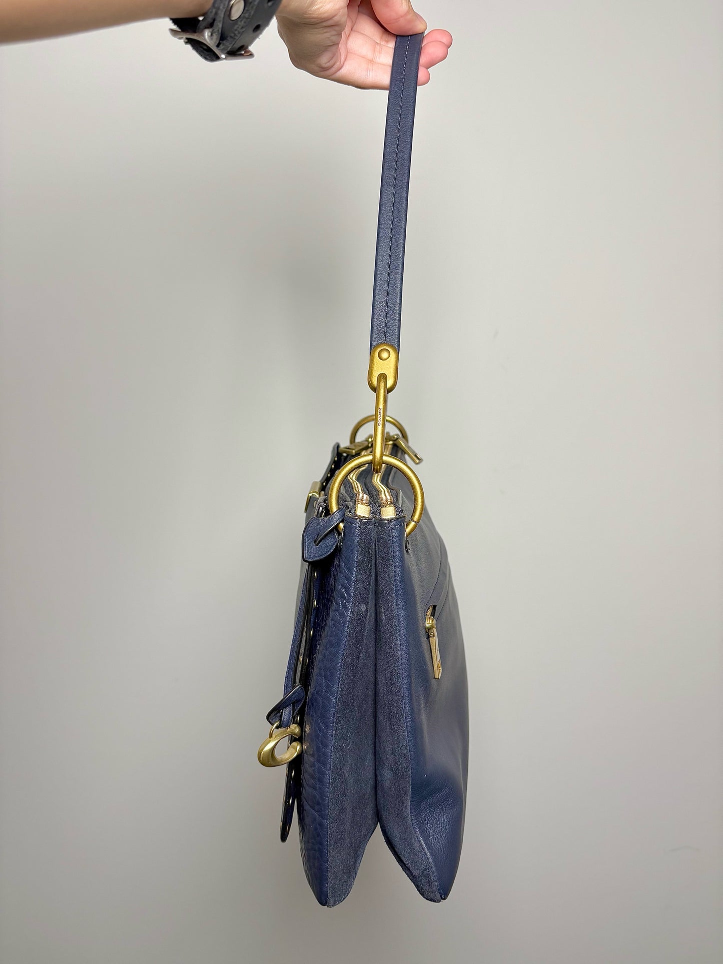 Coach Solid Leather Pre-owned Navy Cowhide Crossbody Purse