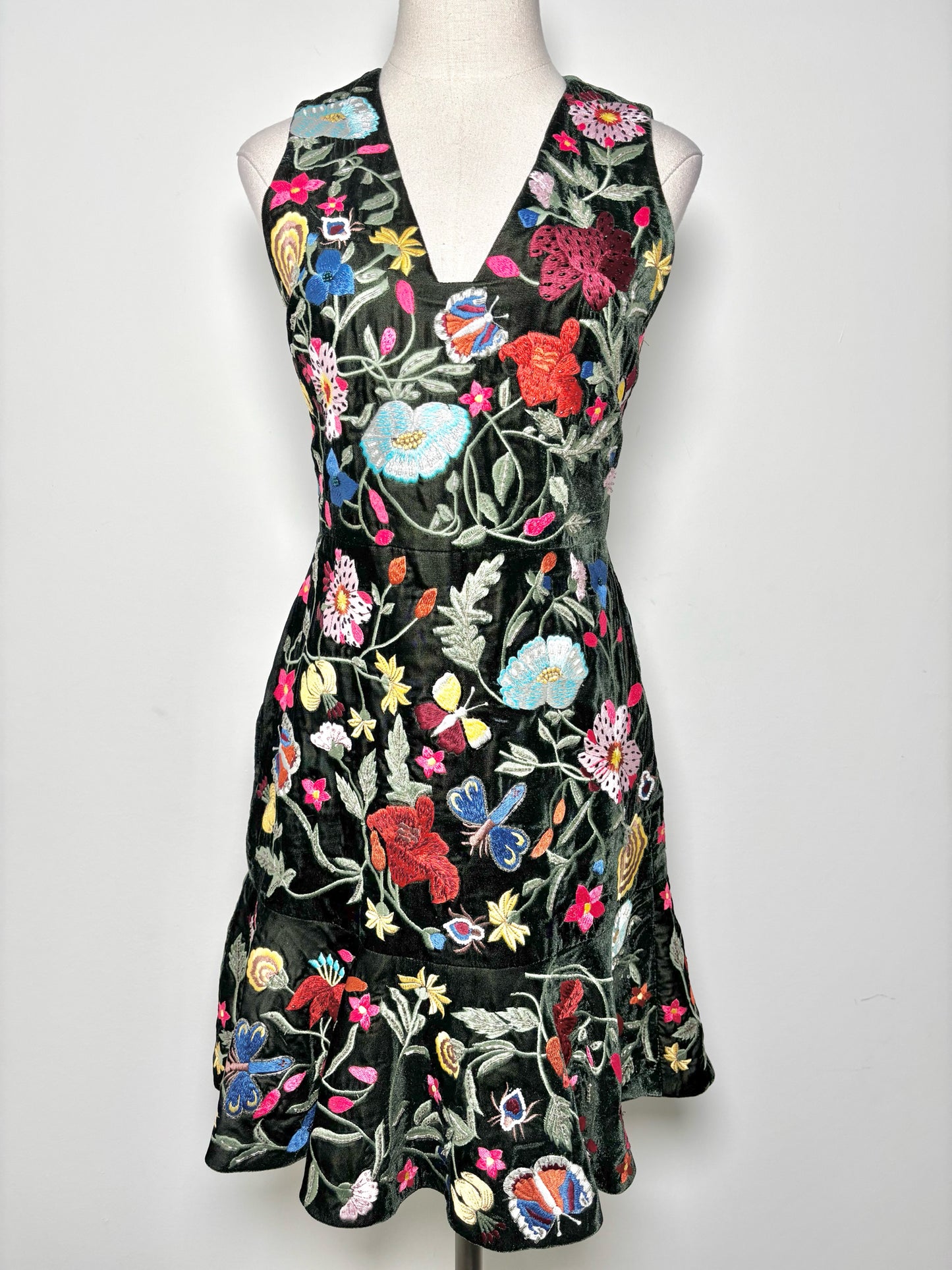 Women Size 4 Alice + Olivia Black Embroidered Flowers + Beads Peplum Dress