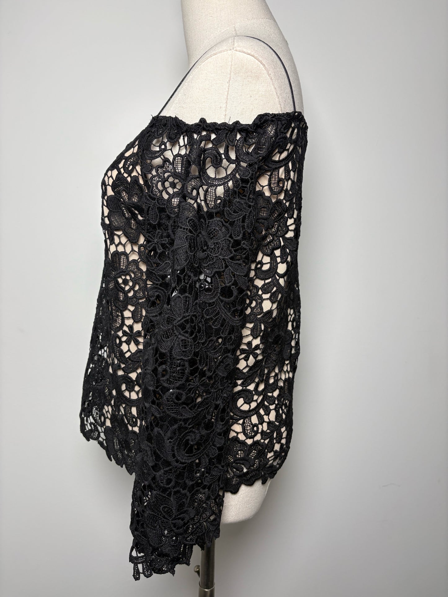 Women Size XS Alice + Olivia Black Eyelet Polyester Blouse