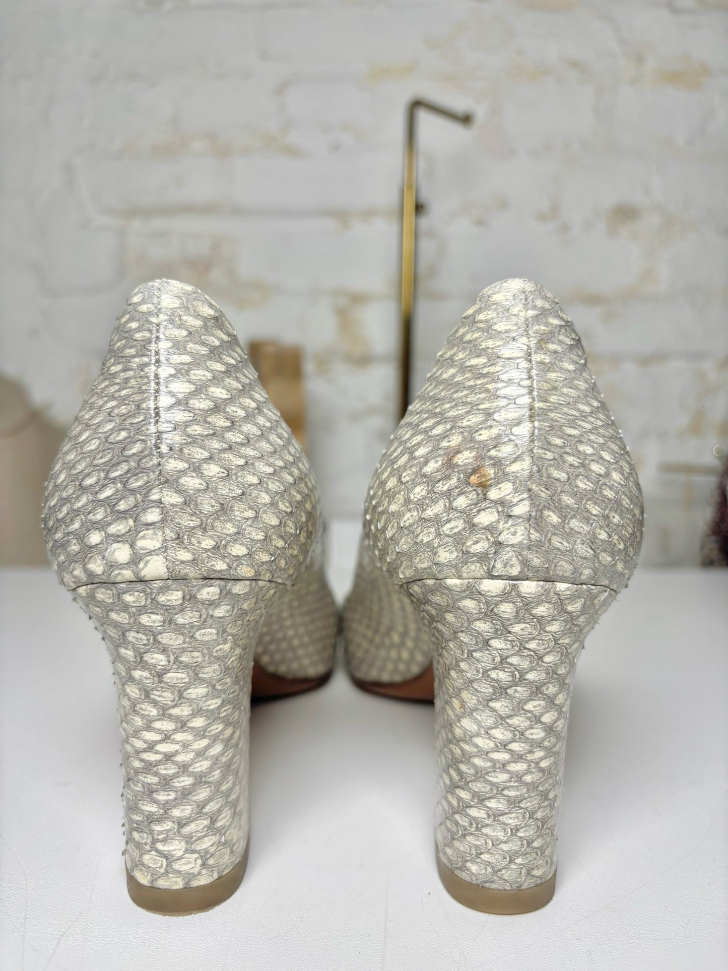 W Shoe Size 8.5 Aquaitalia Silver Leather Cowhide Pre-owned Heels