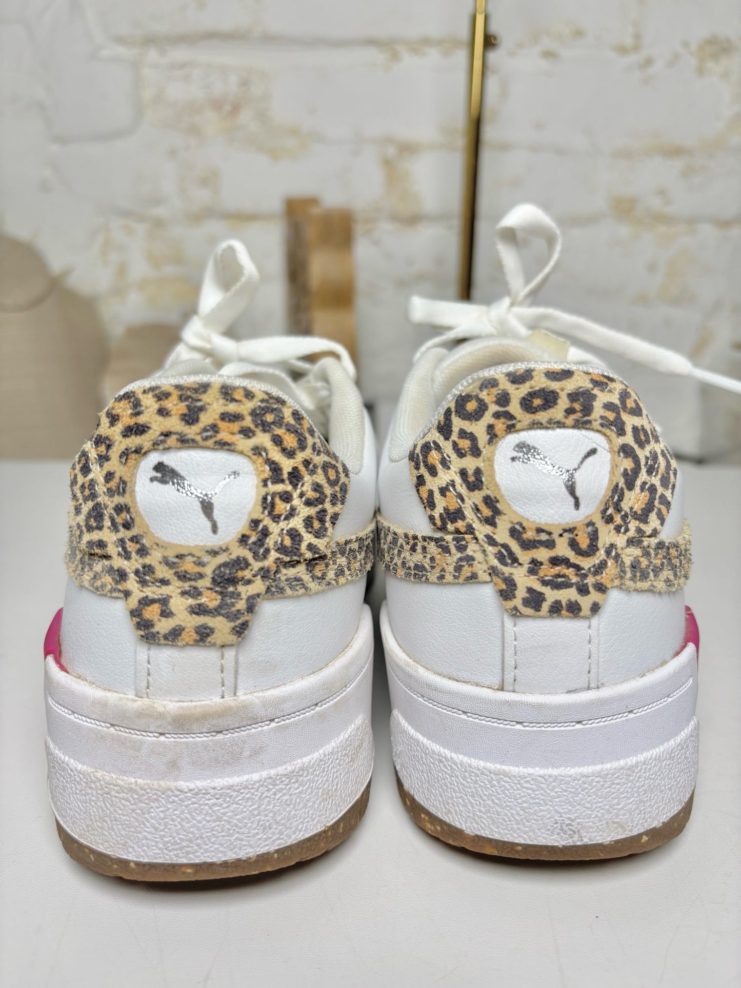 W Shoe Size 7 Puma White Leather Cowhide Sneakers