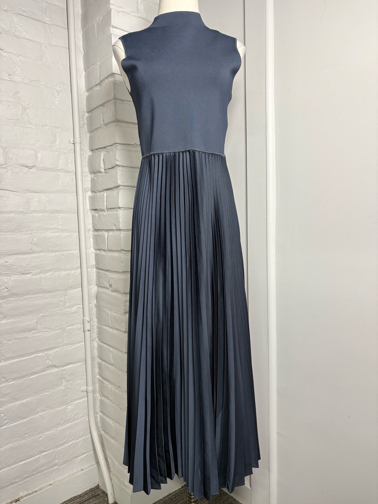 Women Size M Theory Navy Solid Dress