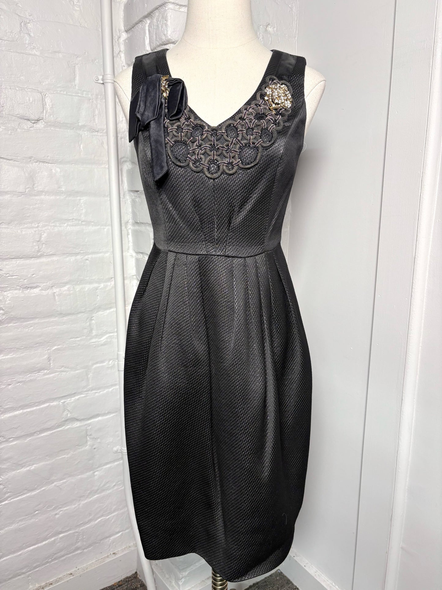 Women Size 2 Carmen Marc Valvo Black Solid Wool, Silk Dress