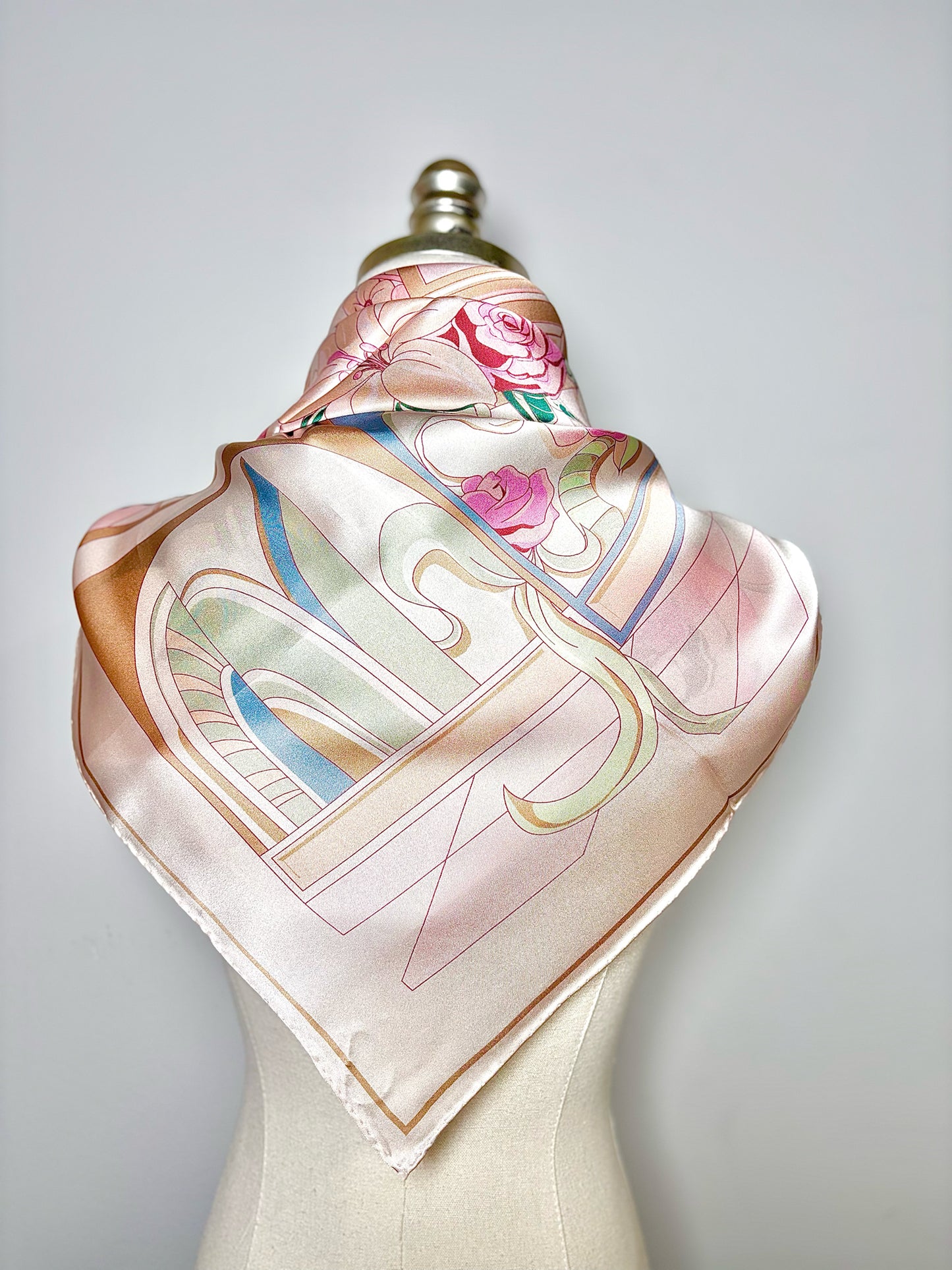 Lost Pattern Floral Print Silk Silk NWT 35 x 35 (90 x 90 cm) Scarf