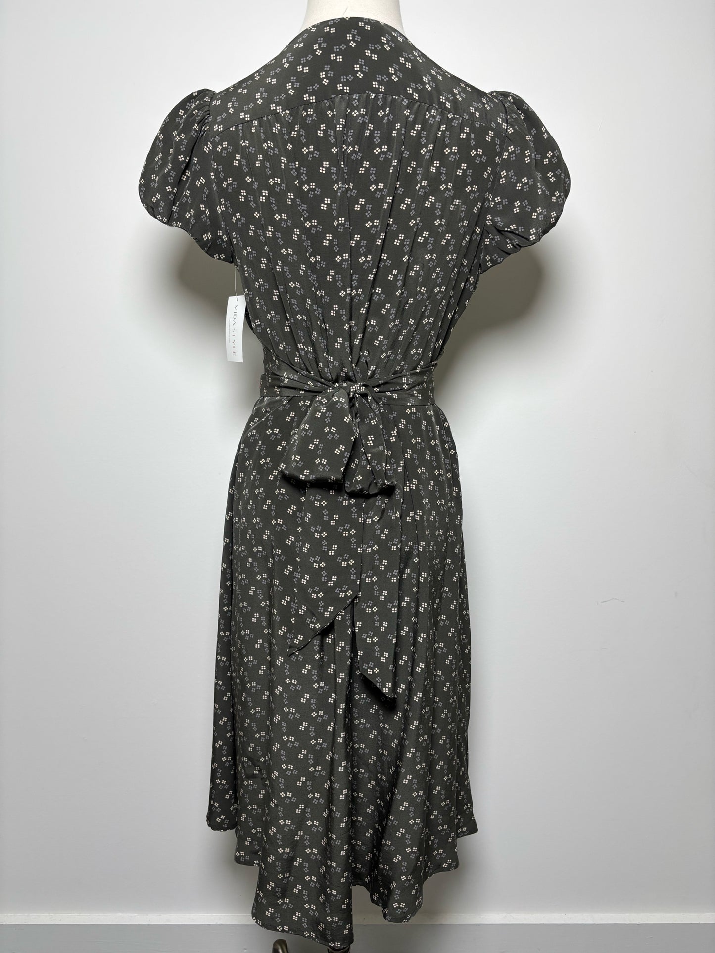 Women Size 4 coreylynncalter Gray, yellow, red Print Silk Dress