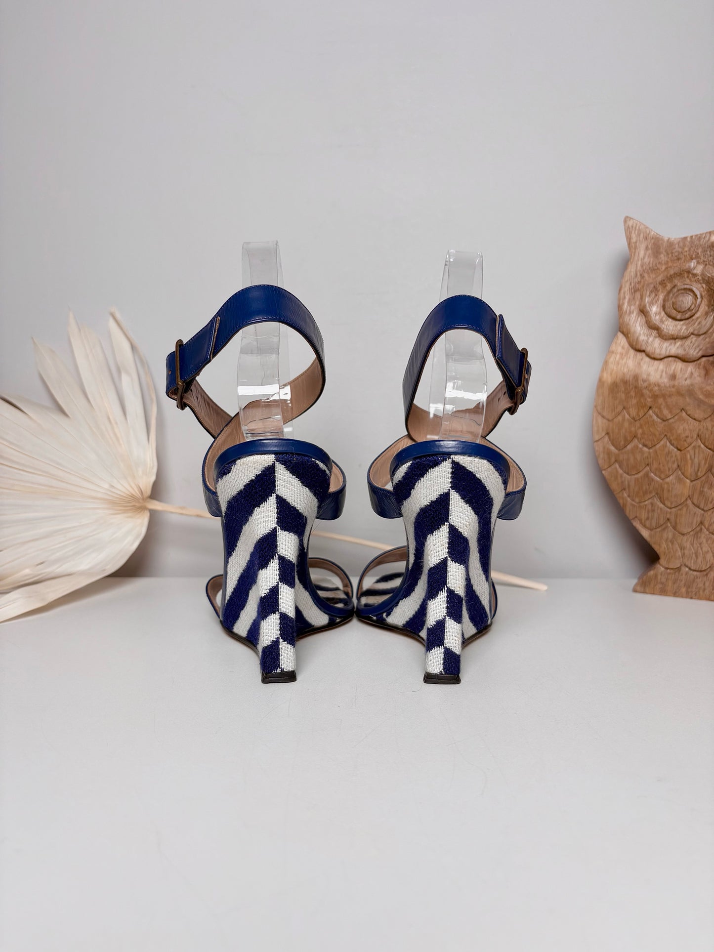 W Shoe Size 37 (7) Manolo Blahnik Blue, White Zebra Print Canvas Wedge