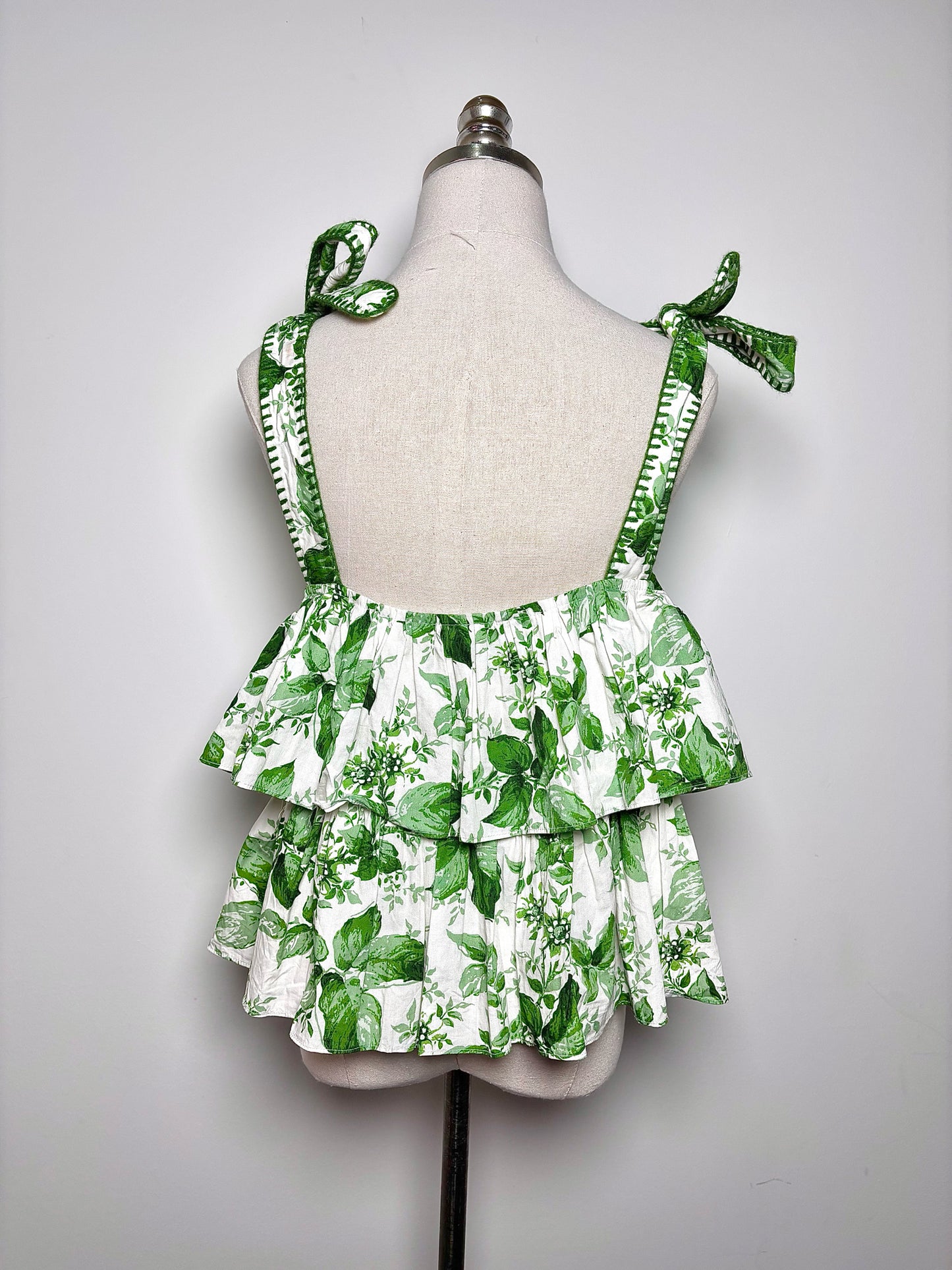Women Size S Tuckernuck Green Leaves Pre-owned Top