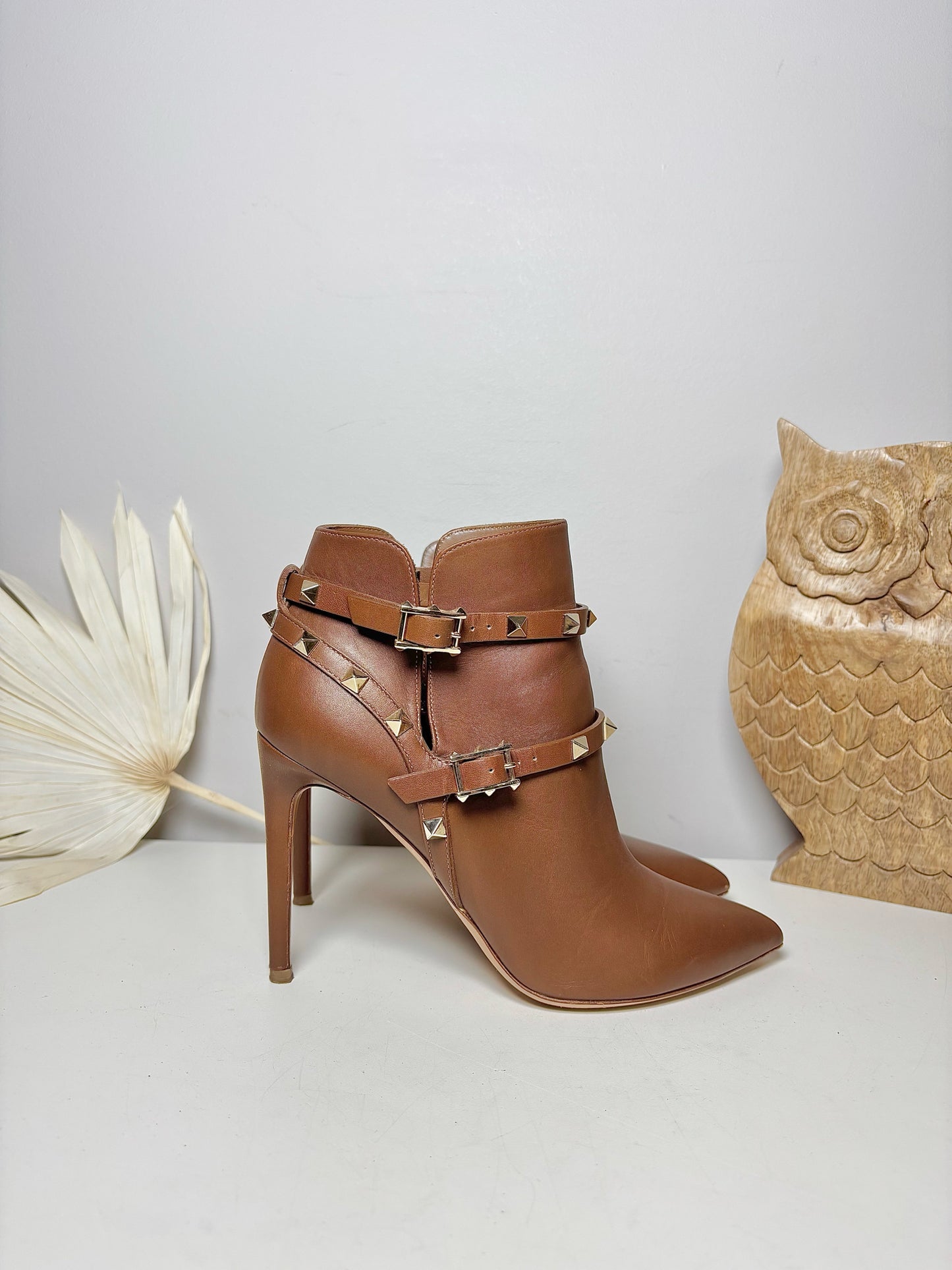 W Shoe Size 37 (7, US) Valentino Garavani Brown Leather Cowhide Boots