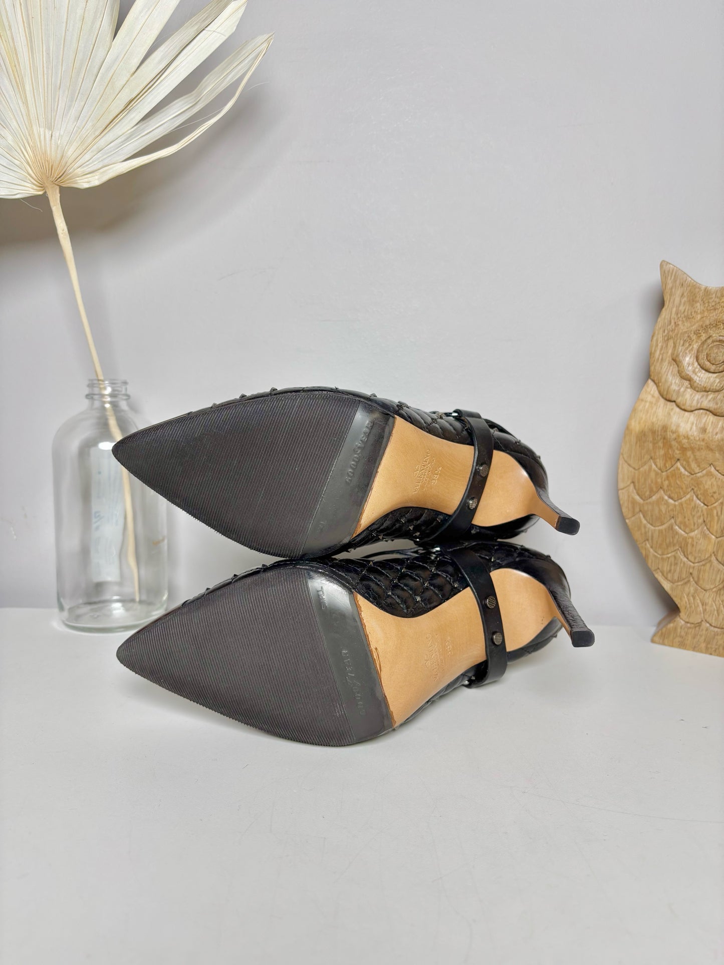 W Shoe Size 38.5 (8 US) Valentino Garavani Black Leather Heels