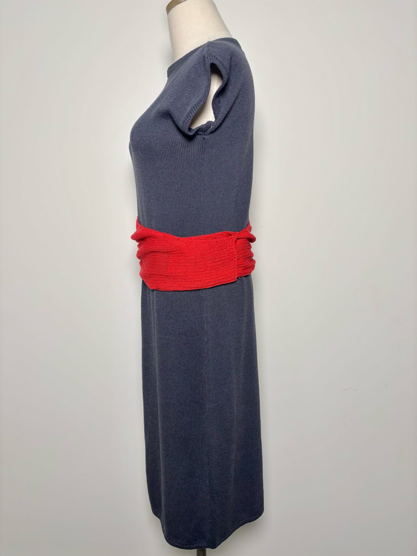 W Size M St. John by Marie Gray Gray, red Solid Dress