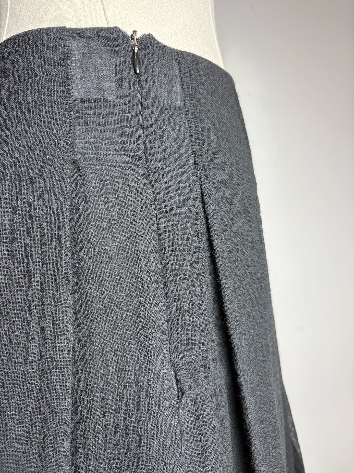 Women Size 40 (4 - 6 US) Alexander McQueen Black Wool A-line Skirt