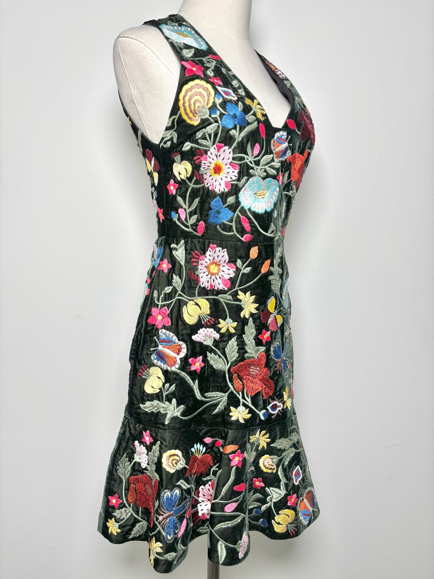 Women Size 4 Alice + Olivia Black Embroidered Flowers + Beads Peplum Dress