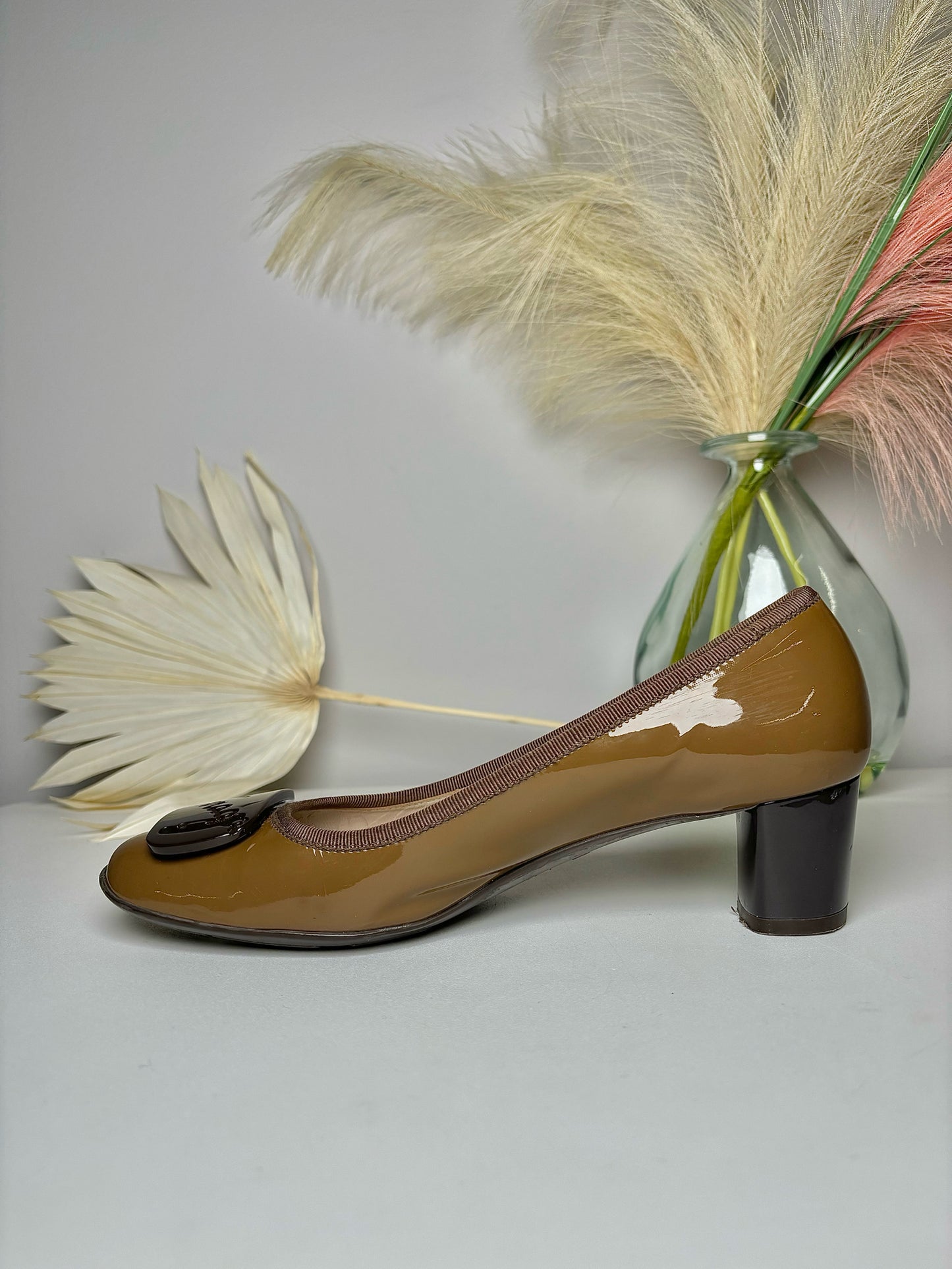 W Shoe Size 8 Salvatore Ferragamo Brown Leather Patent Women's Heels