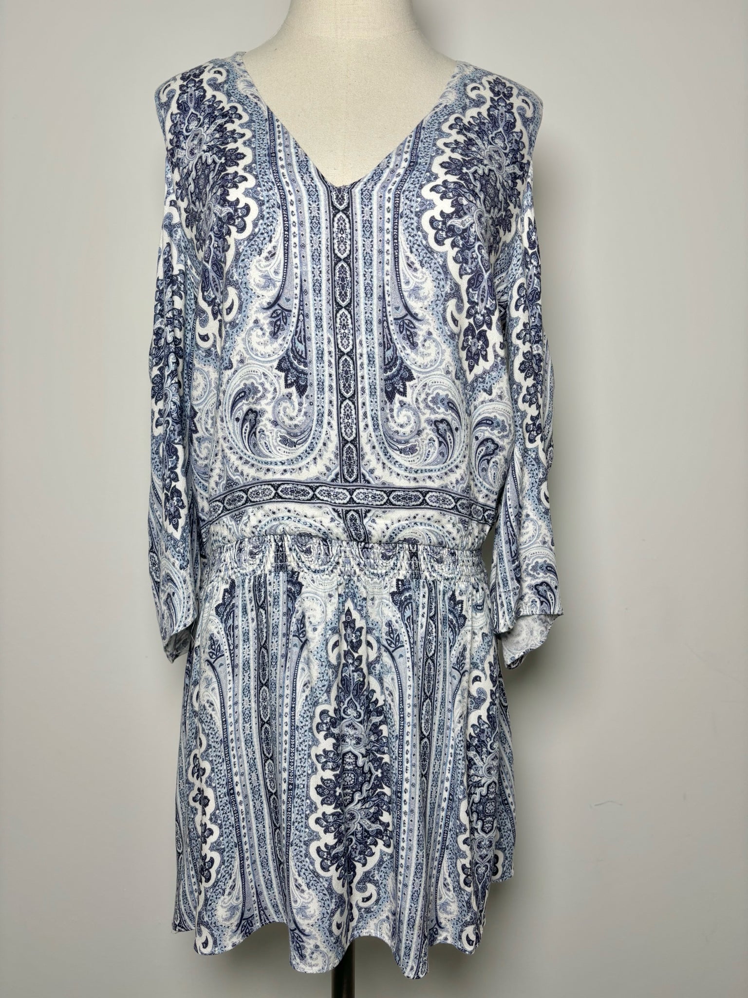 Women Size 6 Alice + Olivia Blue Print Paisley Dress VIDA STYLE SHOP Women Size 6 Alice + Olivia Blue Print Paisley Dress VIDA STYLE SHOP