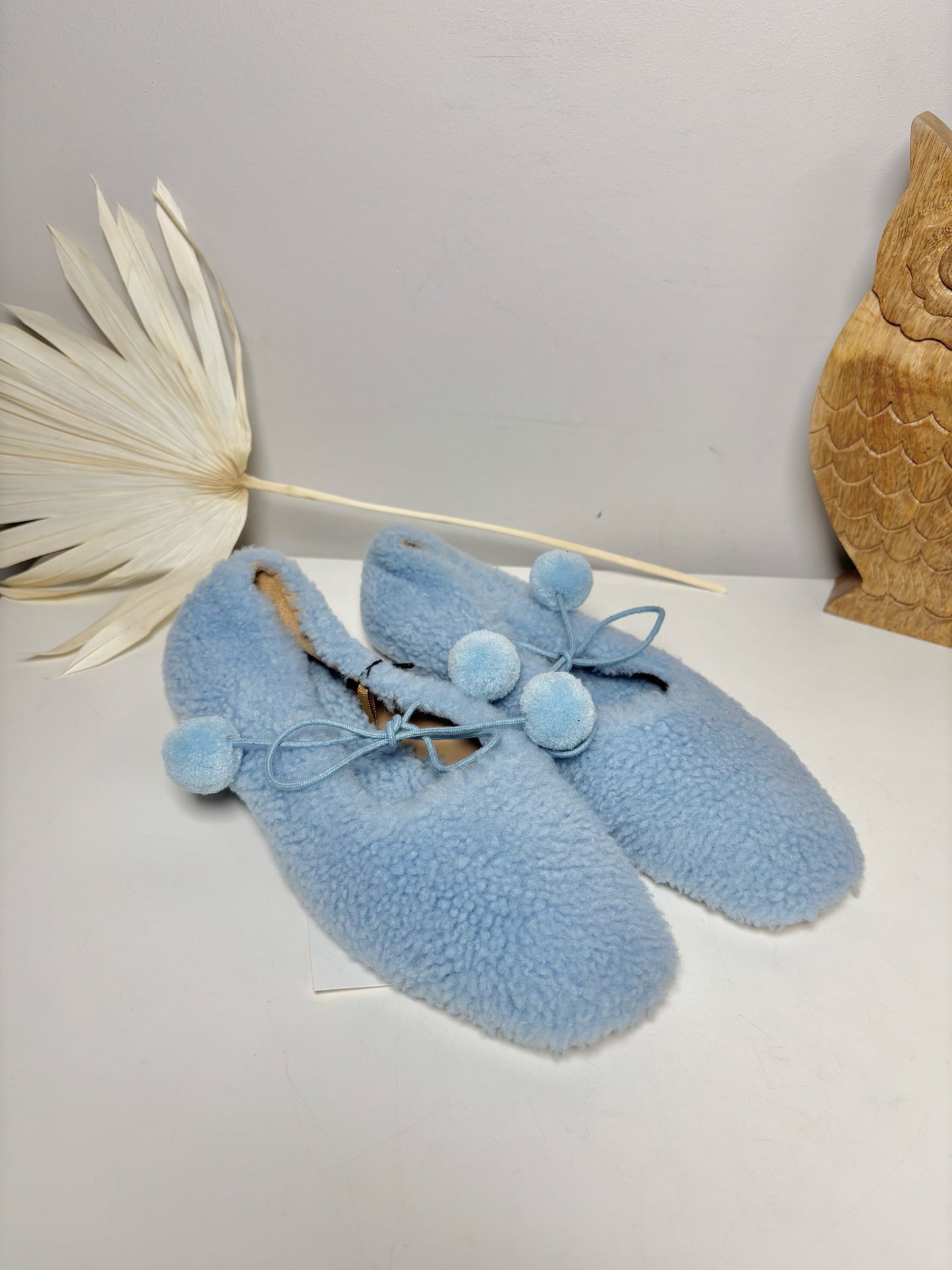 W Shoe Size 39 (8.5 US) Sleeping on Snow Powder Blue Shearling NWT Slippers
