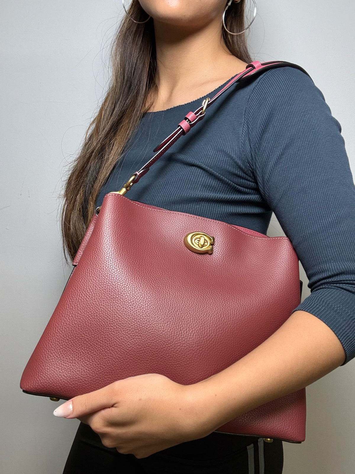 Women's Coach Willow C2590 Berry Colorblock Leather Pre-Owned Medium Shoulder Crossbody Bag