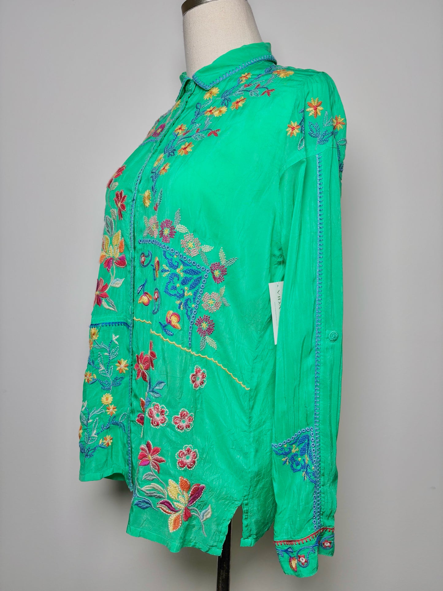 Women Size XS Johnny Was Green Floral Rayon NWT Blouse