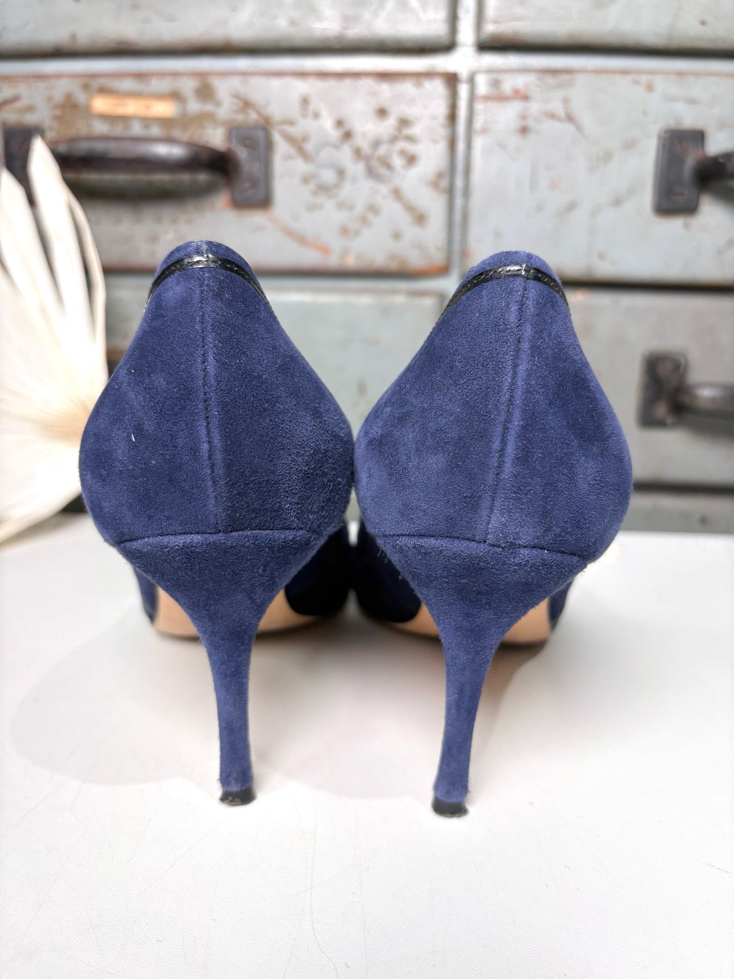 W Shoe Size 38 (7.5 - 8) Manolo Blahnik Navy Blue Suede Heels