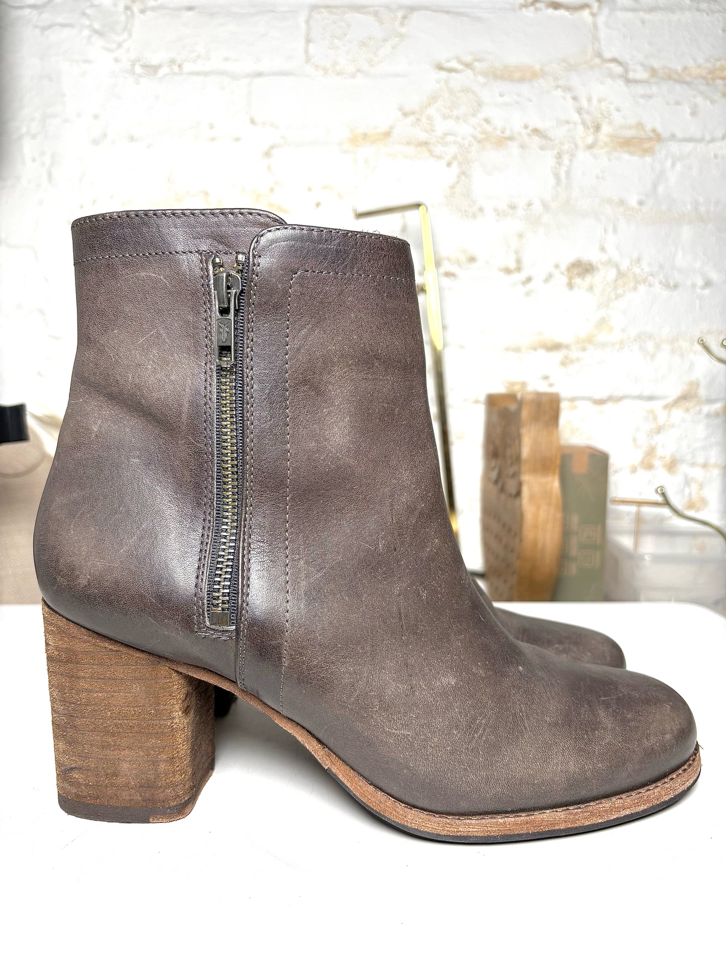 W Shoe Size 10 Frye Gray Leather Pre-owned Boots