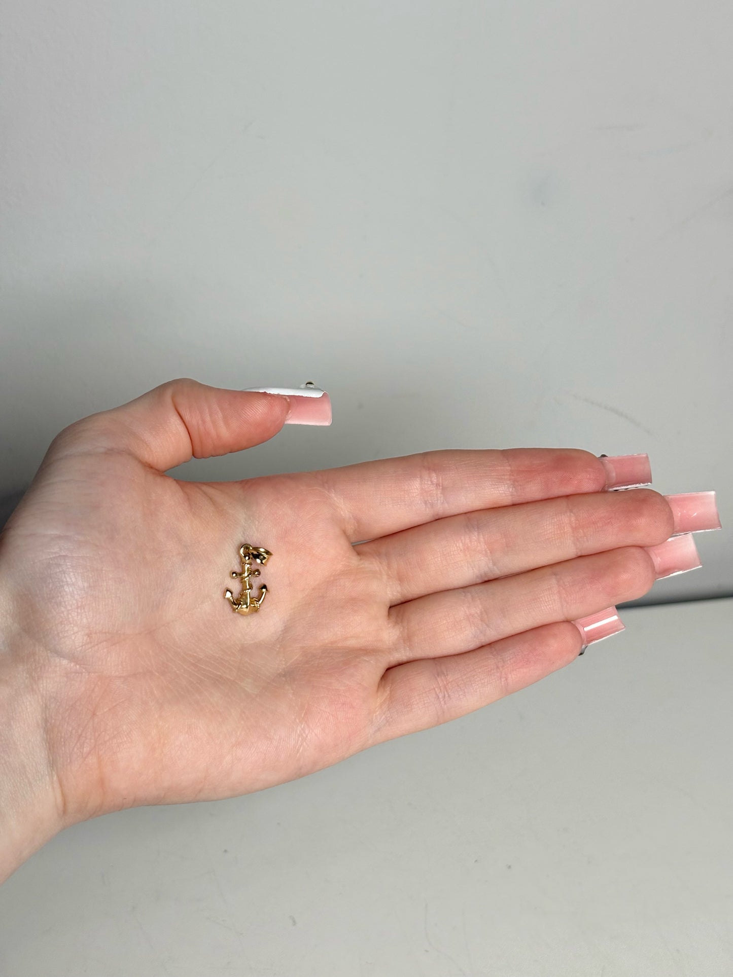 14K Gold Clasp No Label Anchor Pendant