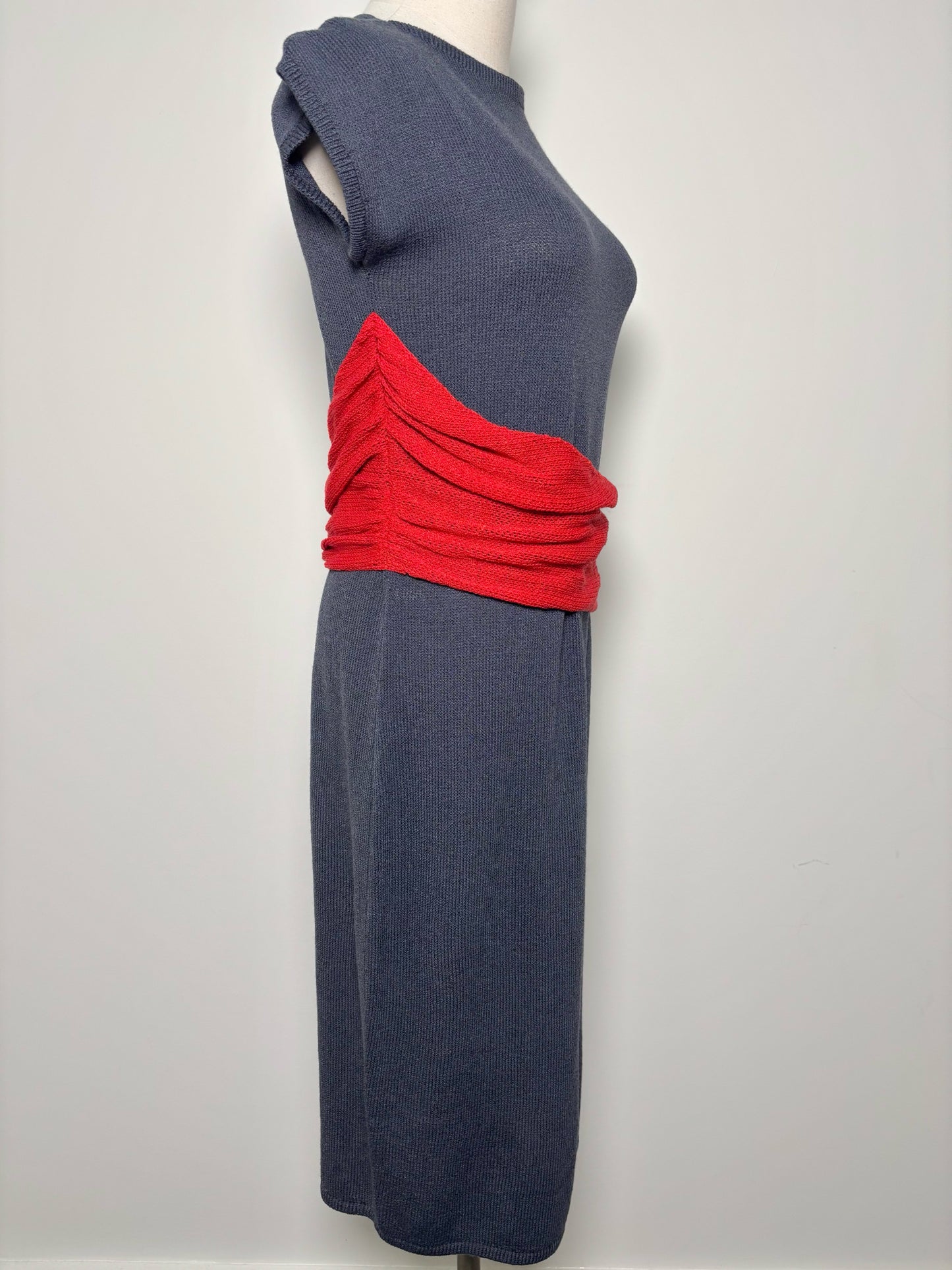 W Size M St. John by Marie Gray Gray, red Solid Dress