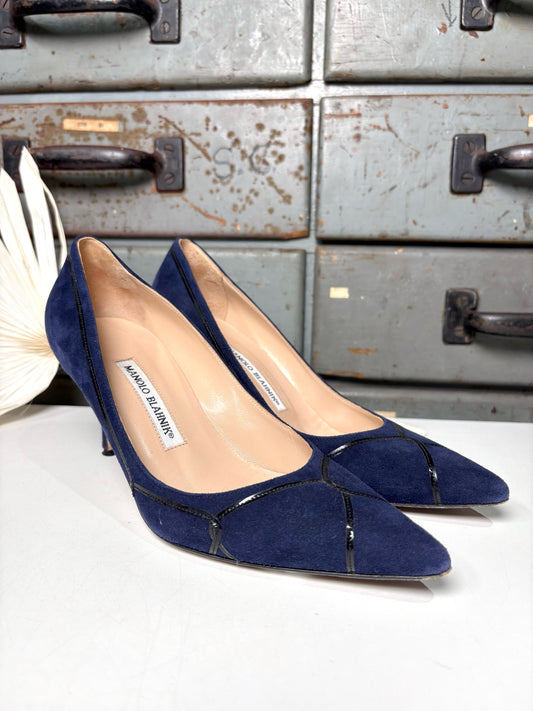 W Shoe Size 38 (7.5 - 8) Manolo Blahnik Navy Blue Suede Heels