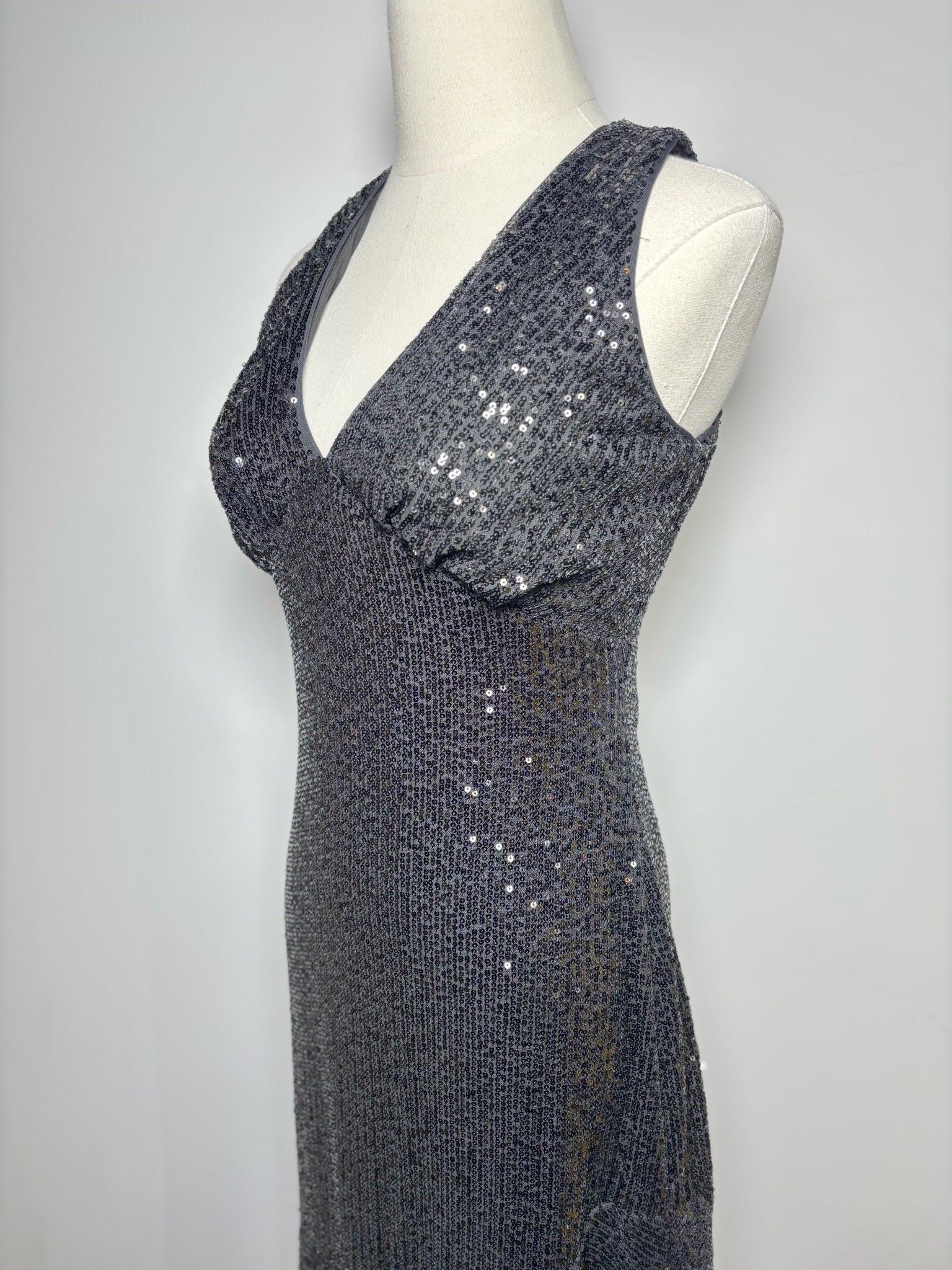 Women Size M BCBG Max Azria Black Sequins Dress VIDA STYLE SHOP Women Size M BCBG Max Azria Black Sequins Dress VIDA STYLE SHOP