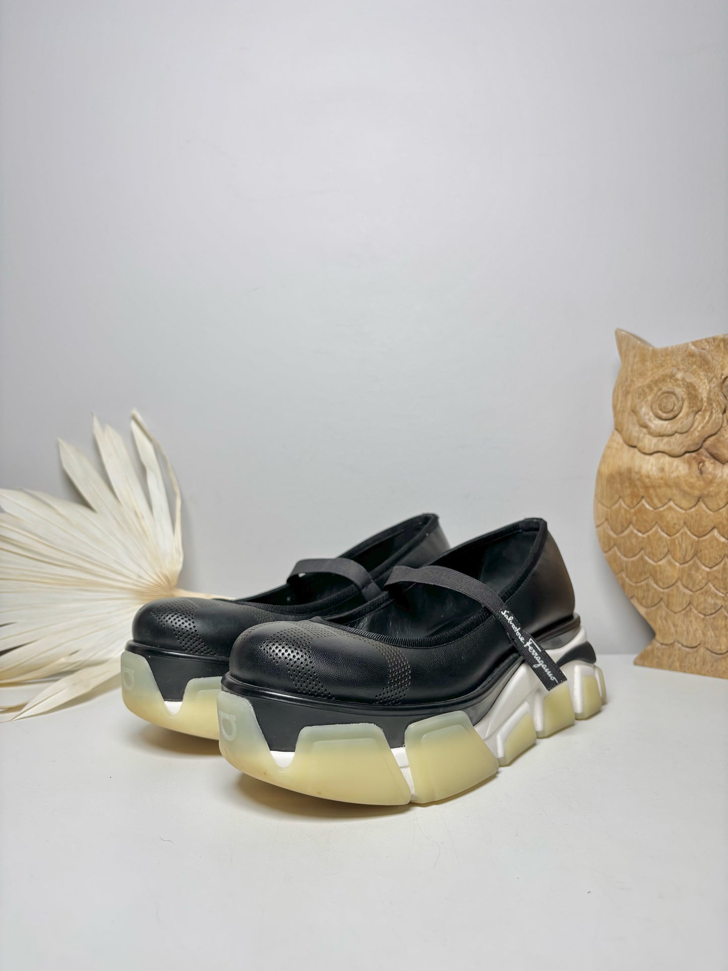 W Shoe Size 6 Salvatore Ferragamo Black Leather Cowhide Sneakers