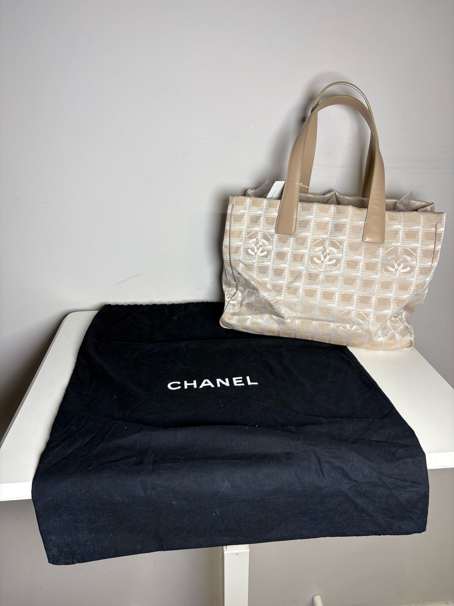 Chanel Jacquard, Monogram Vintage Nylon Canvas Pre-owned Cream Medium Purse