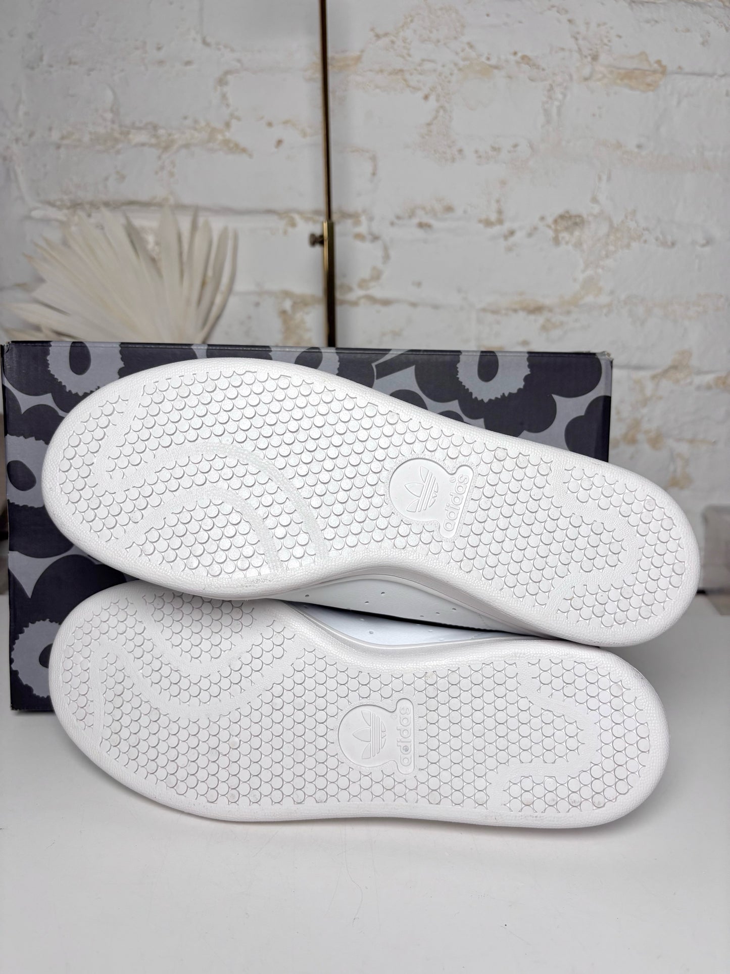W Shoe Size 8.5 adidas x marimekko Black & White Leather NWT Sneakers