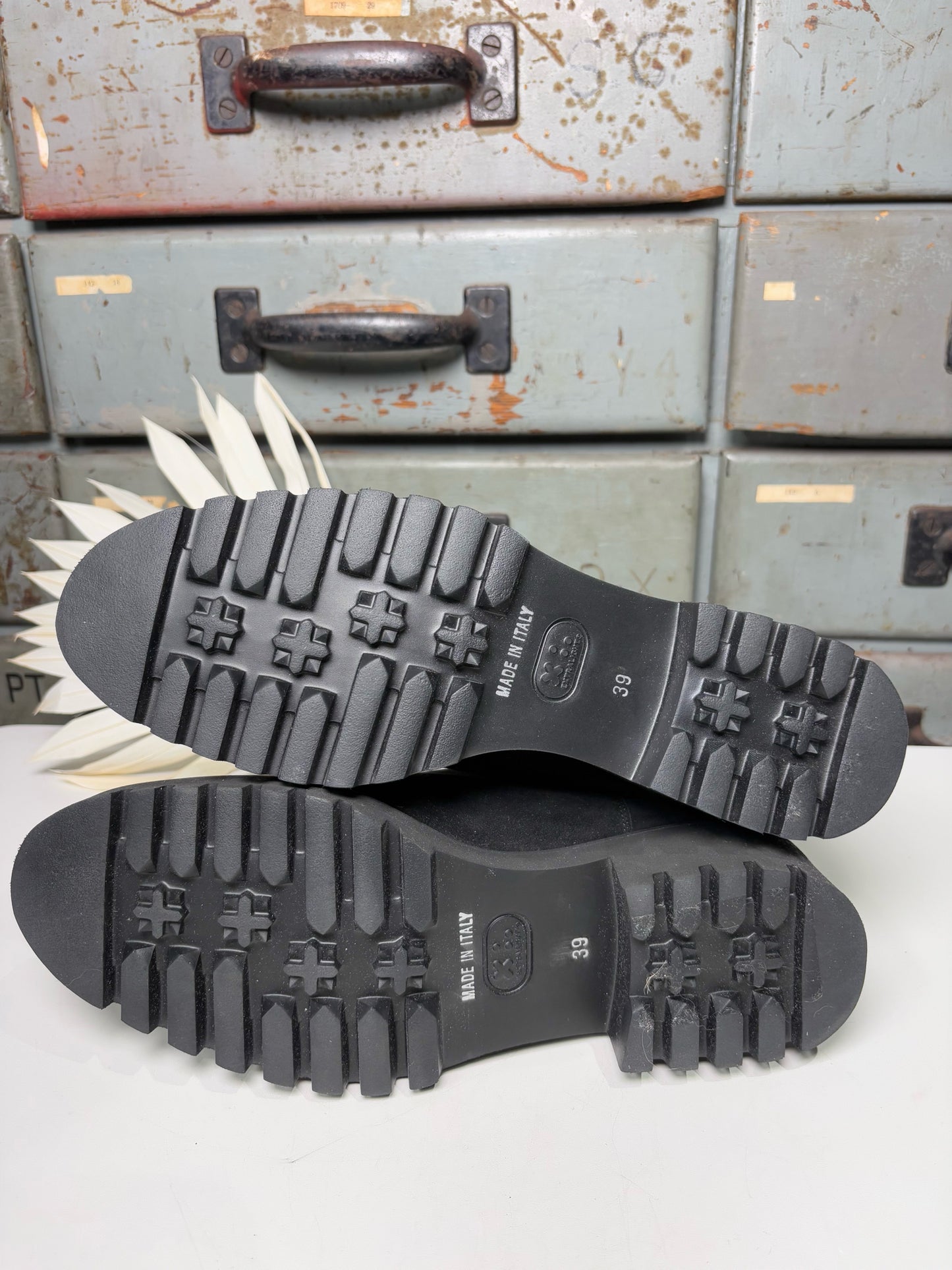 W Shoe Size 39 (8.5 US) Ann Mashburn Black Suede Boots