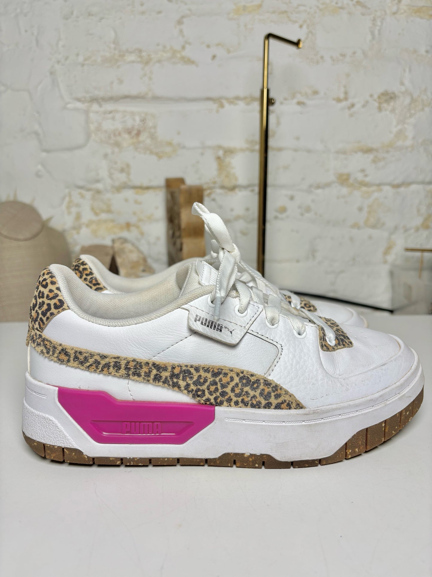 W Shoe Size 7 Puma White Leather Cowhide Sneakers