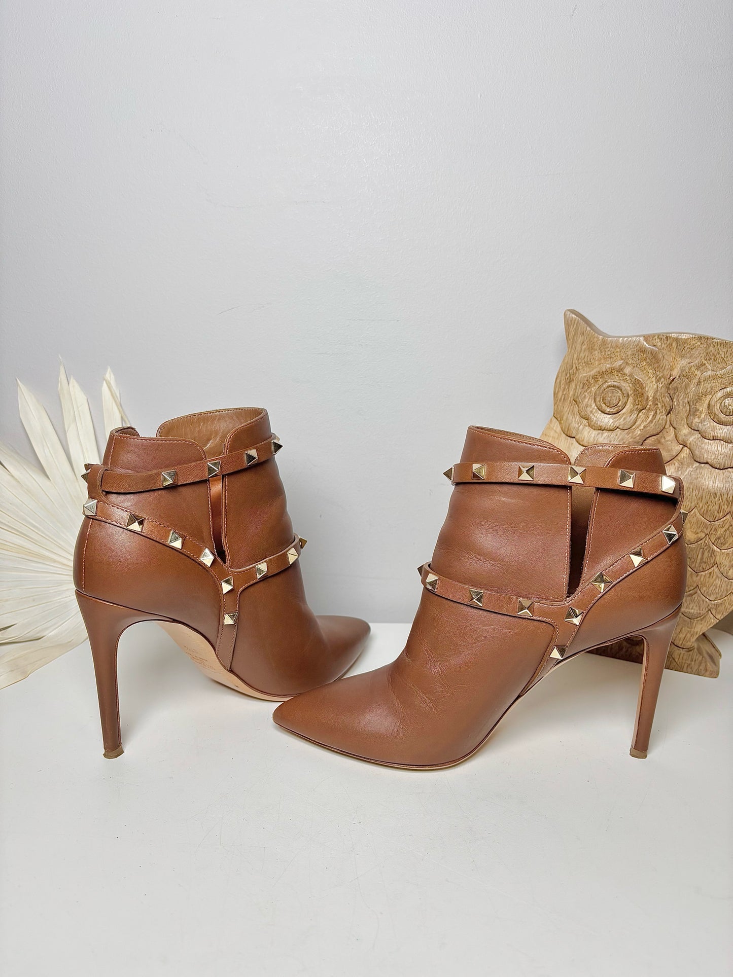 W Shoe Size 37 (7, US) Valentino Garavani Brown Leather Cowhide Boots