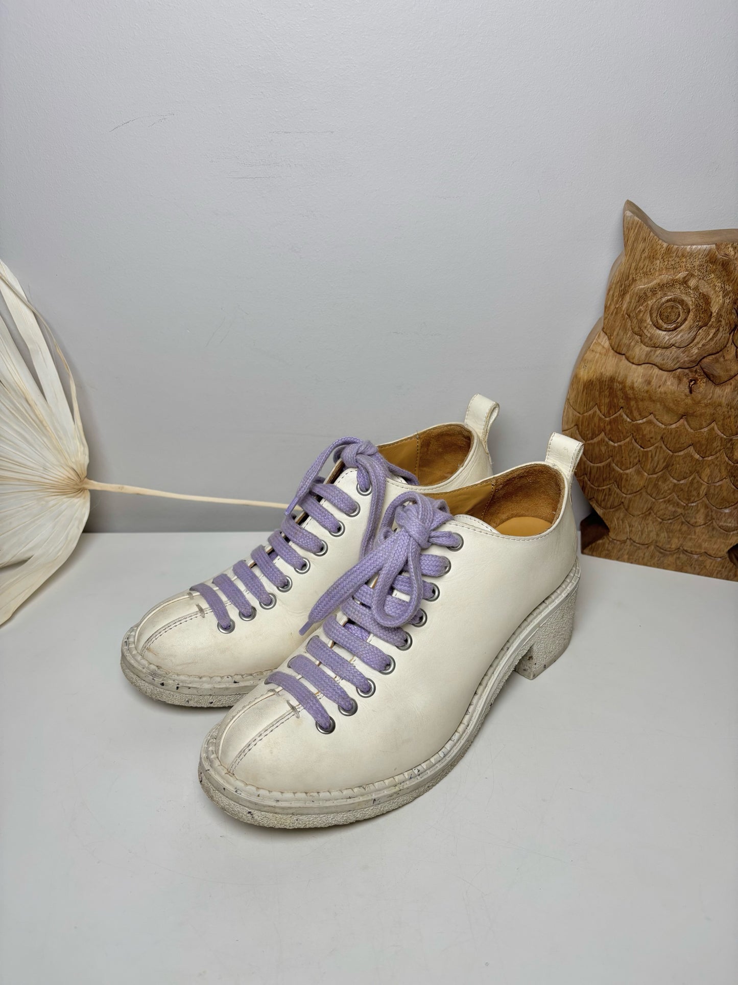 W Shoe Size 8.5 John Fluevog Cream Leather Cowhide Lace-ups