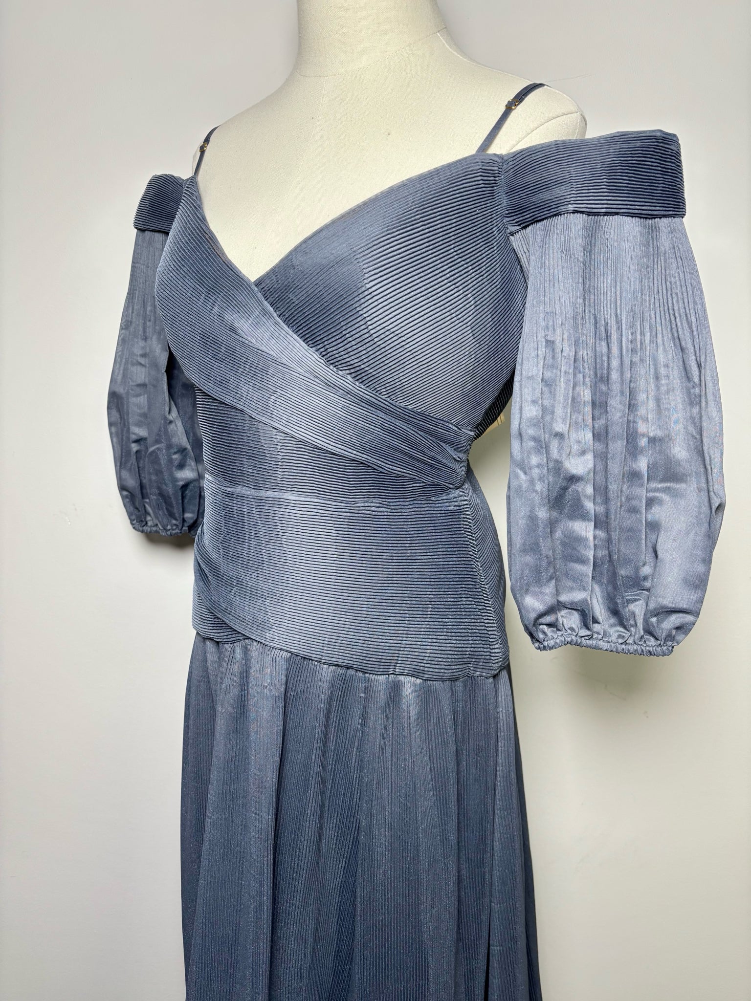 Women Size 10 Zimmerman Navy Organza Pleated Special Occasion Dress – VIDA STYLE SHOP Women Size 10 Zimmerman Navy Organza Pleated Special Occasion Dress – VIDA STYLE SHOP