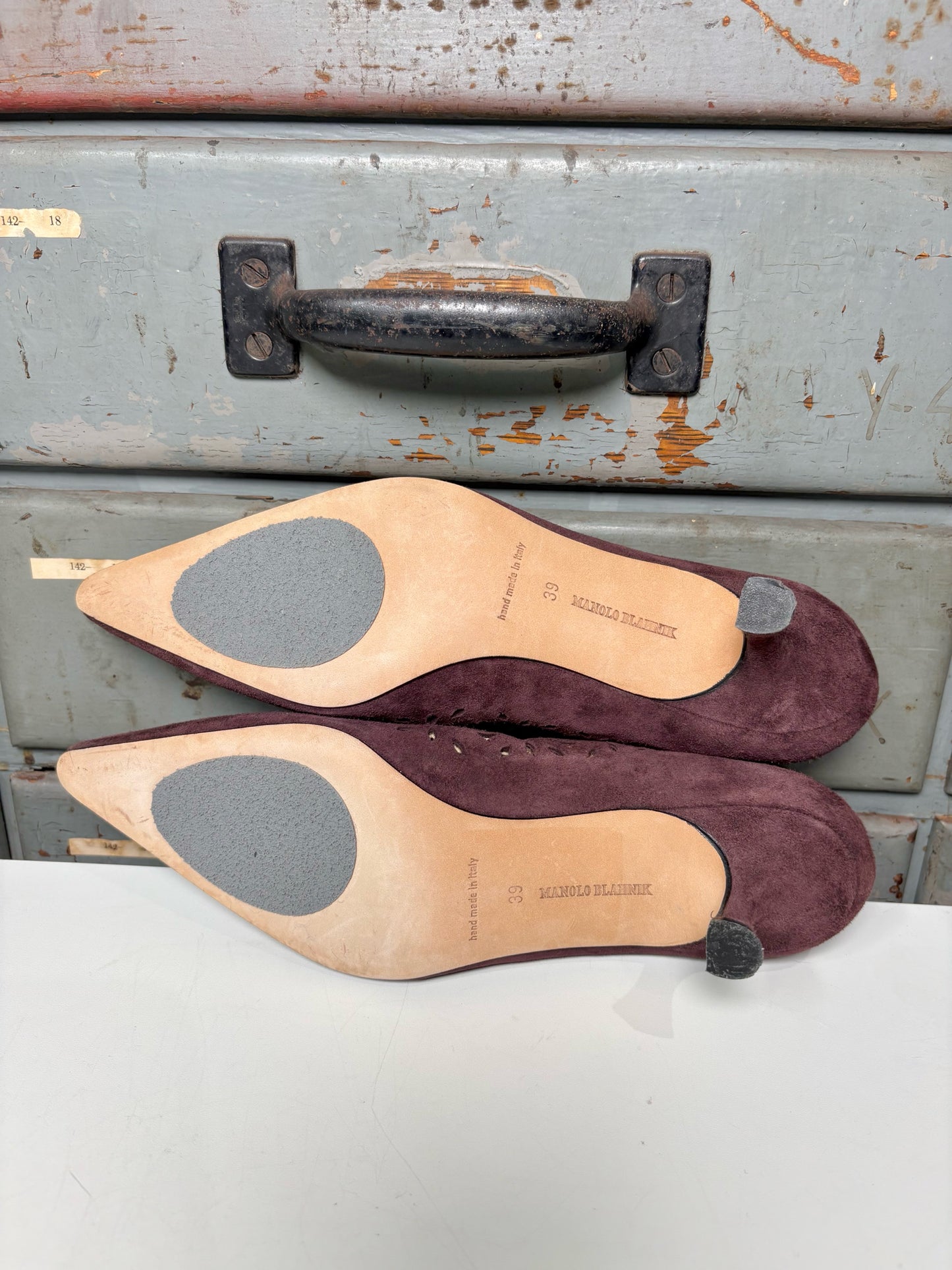 W Shoe Size 39 (8.5 US) Manolo Blahnik Burgundy Suede Vintage Slingbacks