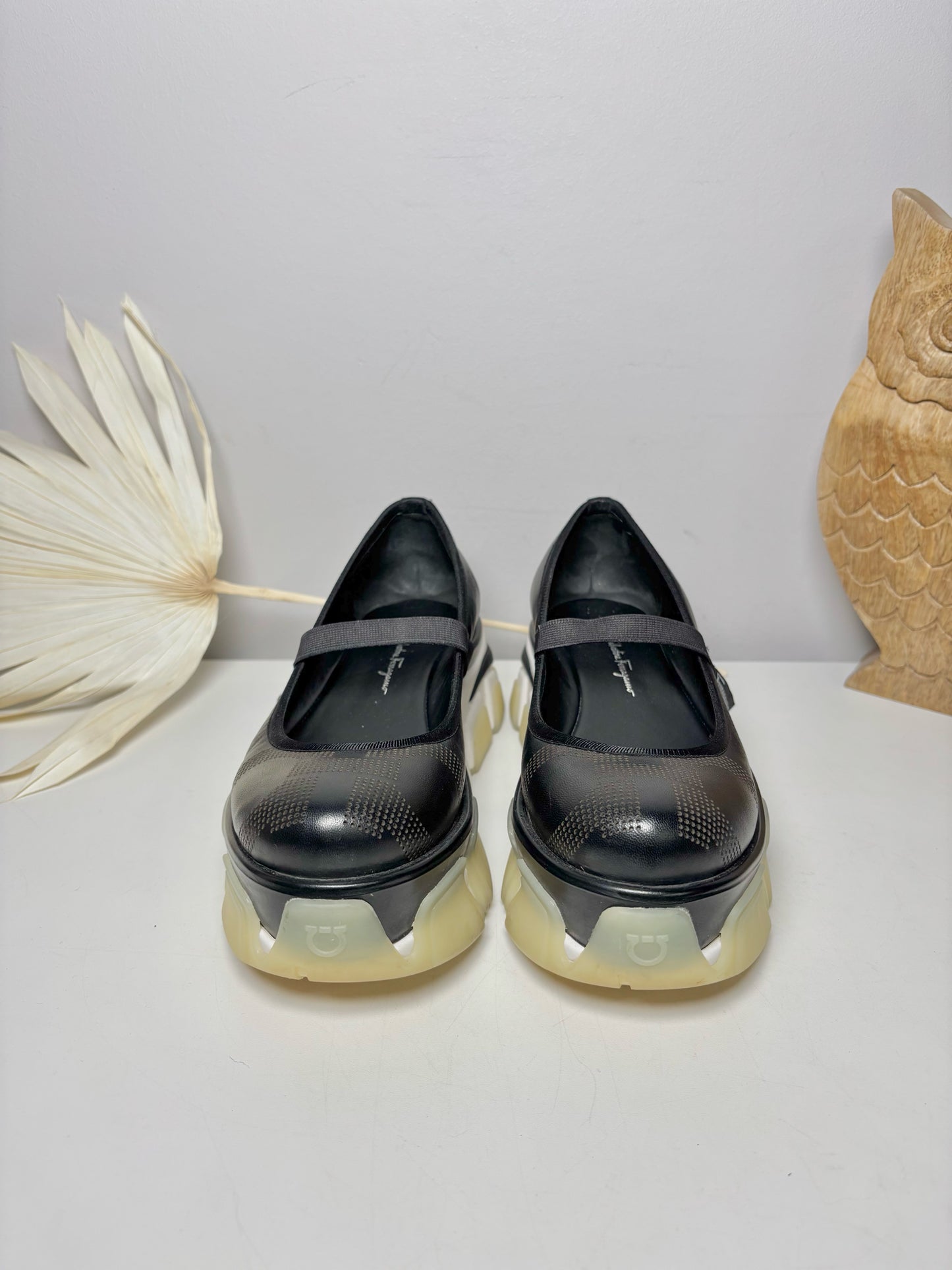 W Shoe Size 6 Salvatore Ferragamo Black Leather Cowhide Sneakers