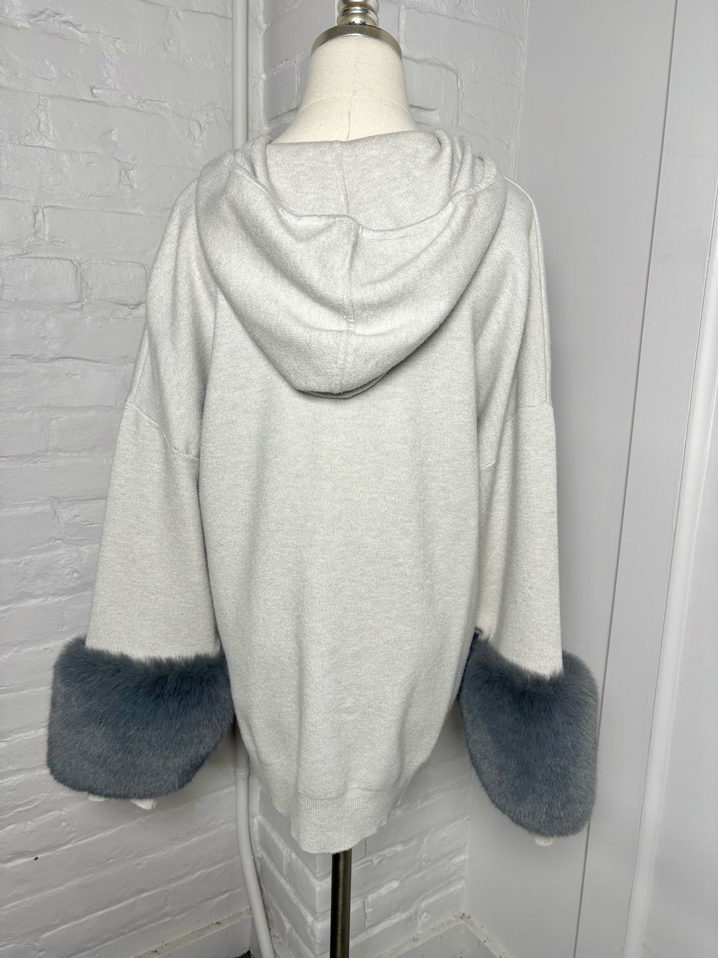 Women Size M Saks Fifth Avenue Gray Zip Front Fur Trim Sweater