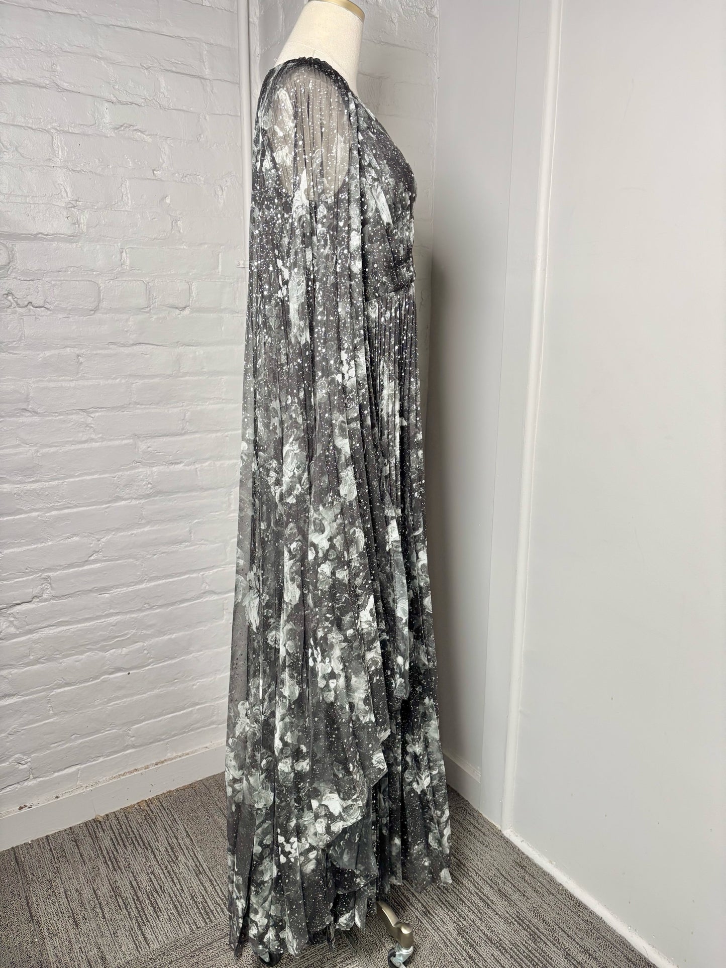 Women Size 6 Marchesa Notte Black, gray, cream Abstract Print Gown