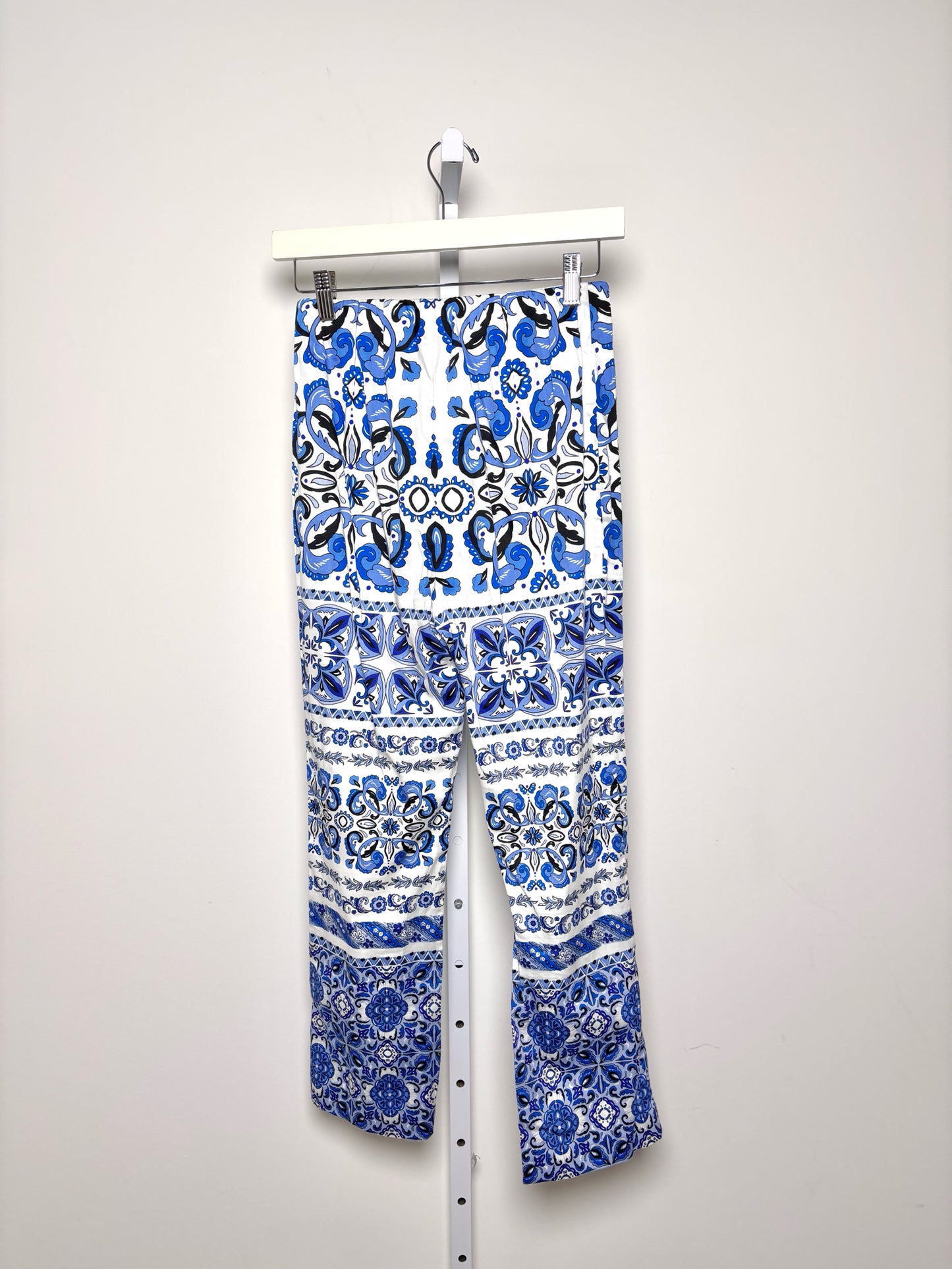 Women Size S Tuckernuck Blue, White Floral Cotton 2 Piece Set