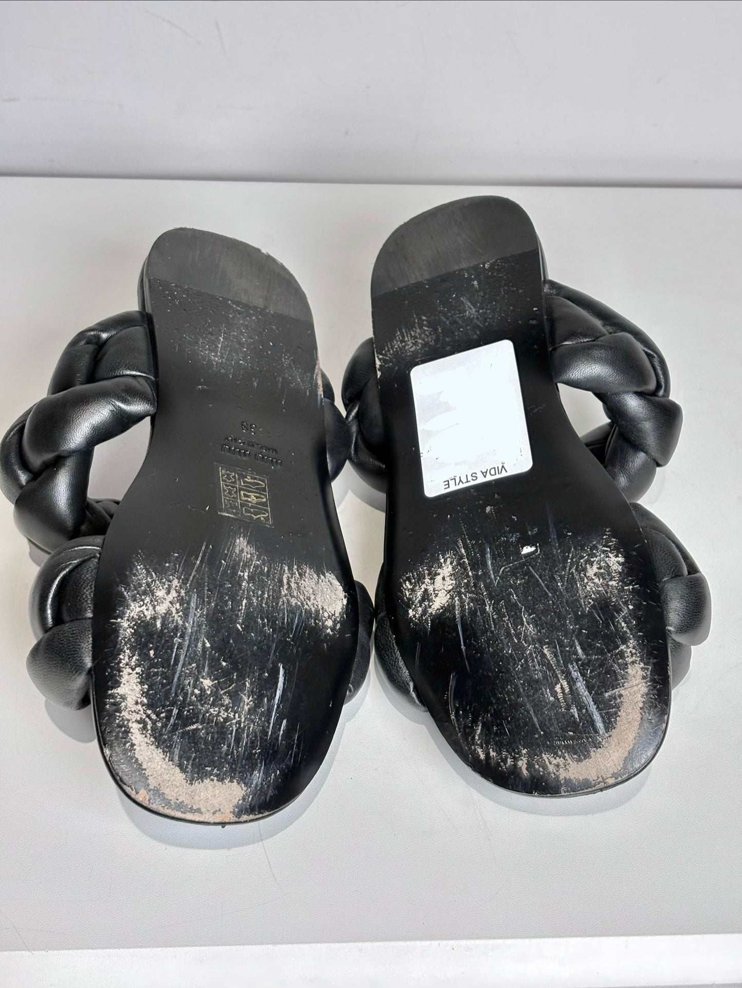 W Shoe Size 38 (8 US) Miu Miu Black Leather Women's Pre-owned Sandals