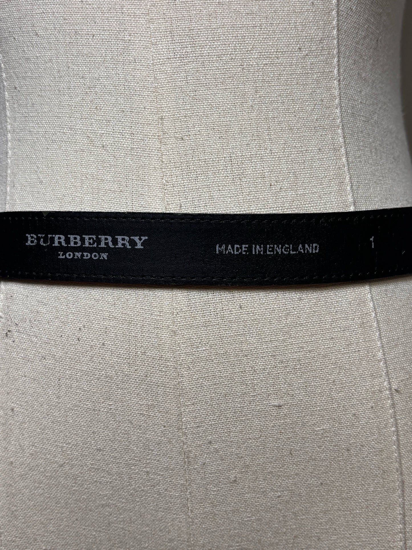 Women's Leather Burberry 26"-33" Black Pre-owned Belt