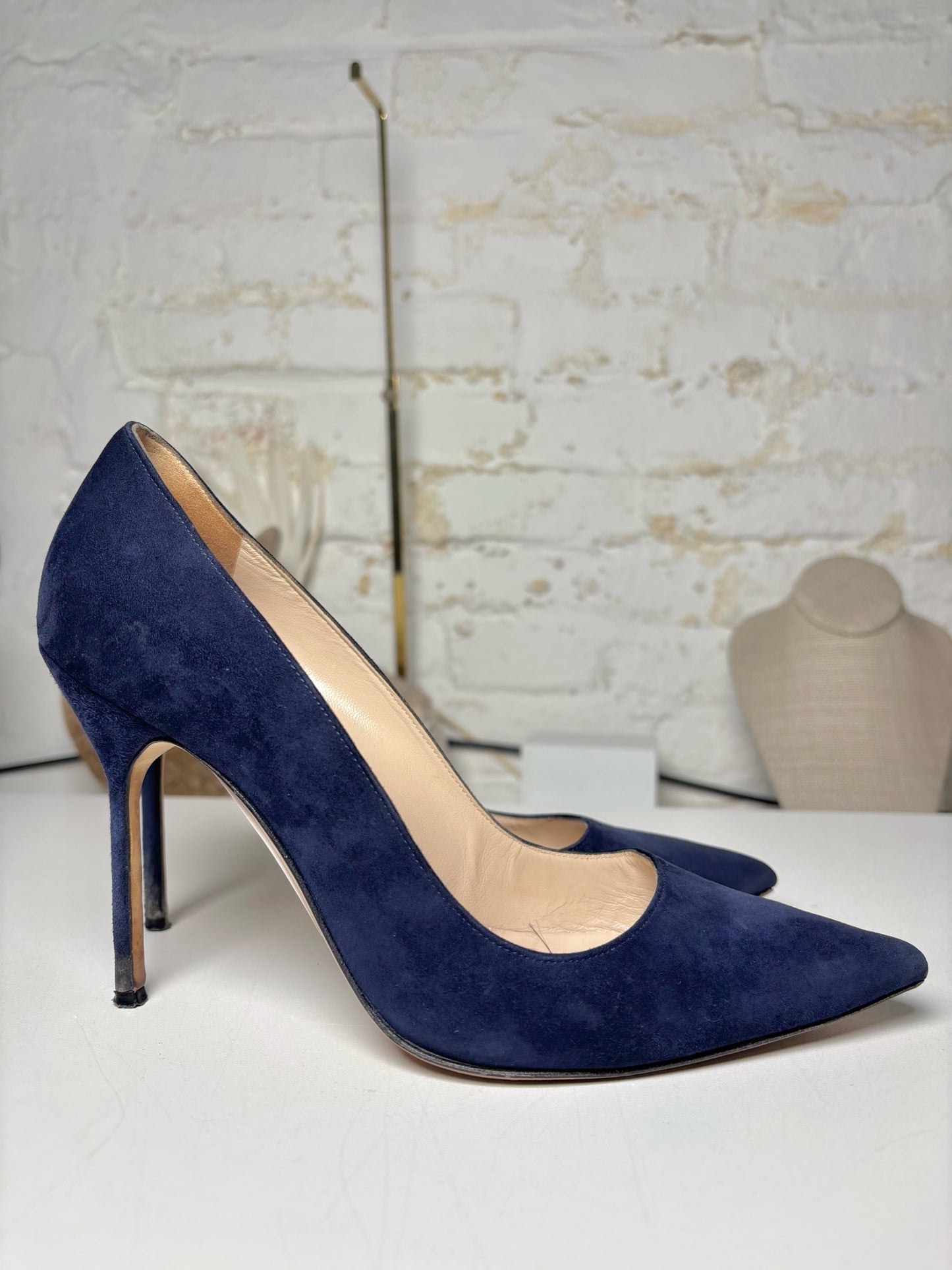 W Shoe Size 38.5 (7.5 US) Manolo Blahnik Blue Leather Suede Heels